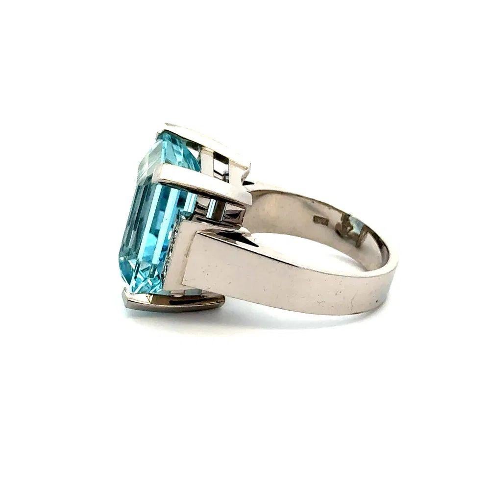 Vintage 20 Carat Emerald Cut Aquamarine and RBC Diamond Gold Retro Ring For Sale 2