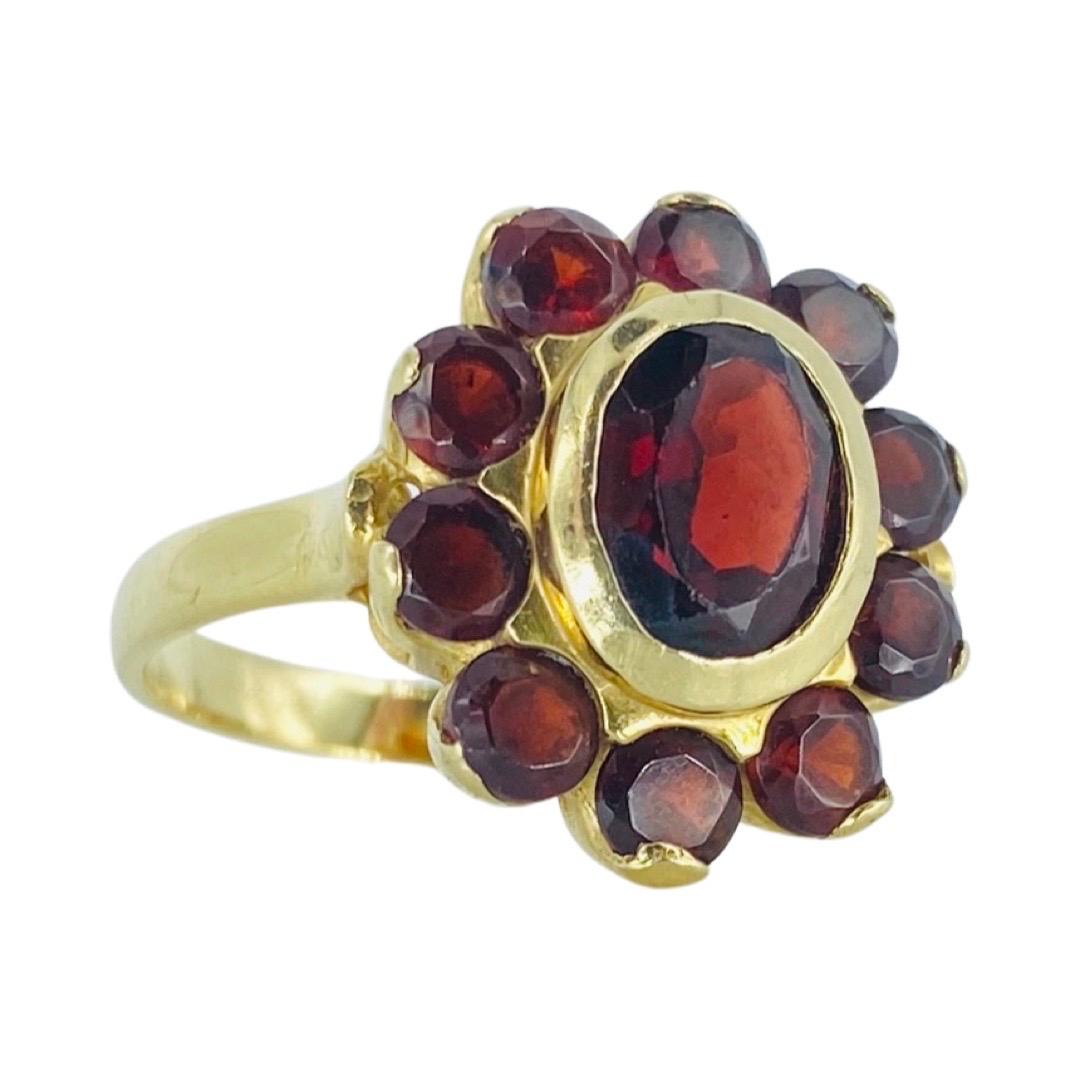 Vintage 20 Carat Garnet Gemstones Set Earrings, Ring and Pendant 14k Gold Italy For Sale 1