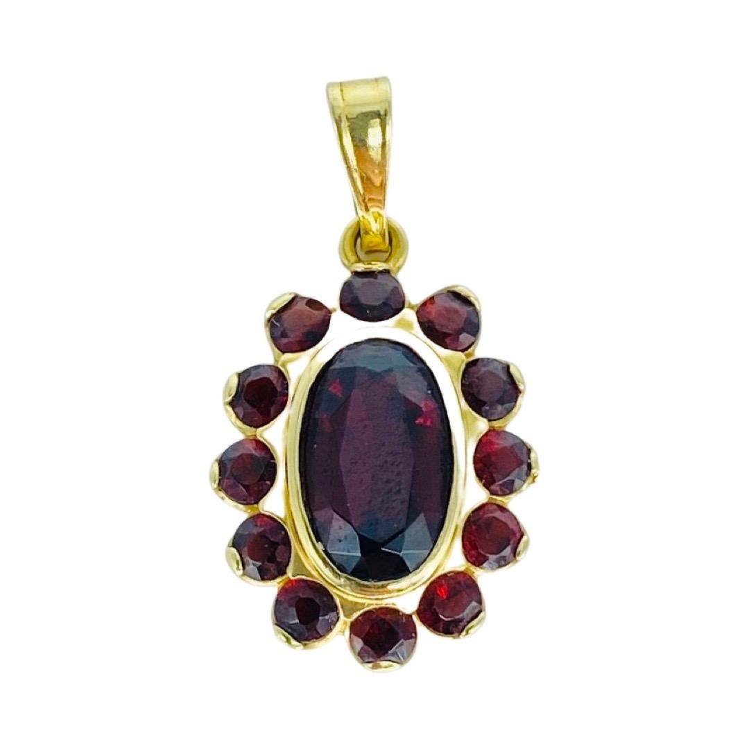 Vintage 20 Carat Garnet Gemstones Set Earrings, Ring and Pendant 14k Gold Italy For Sale 2