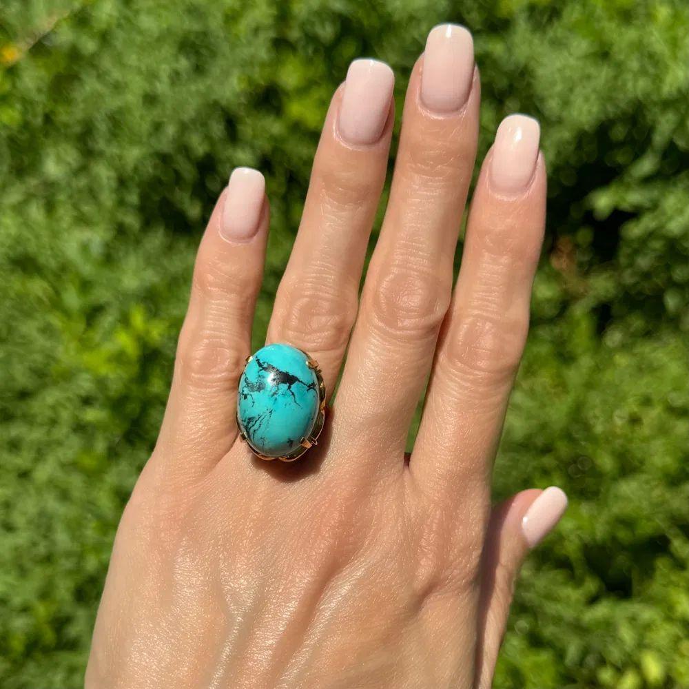 Modernist Vintage 20 Carat Spiderweb Dragon Skin Cabochon Turquoise Gold Ring For Sale