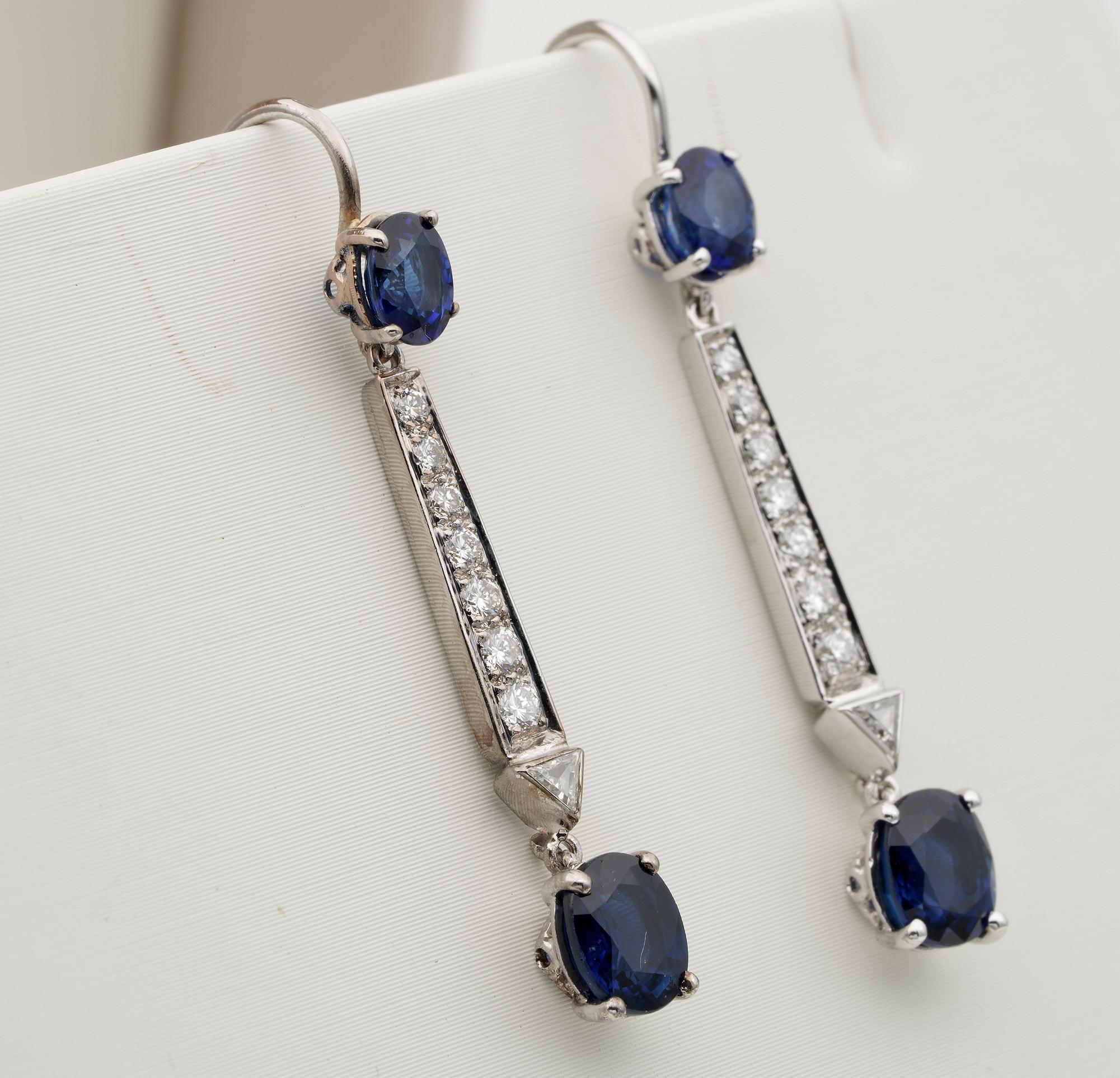 Dangly Sweetness
These lovely long drop earrings are 1940/45 ca
Still Art deco influenced, finely hand crafted as unique of solid 18 KT white gold
Simple effective style to be with you all the time and at any occasion
Long and eye catching on ears