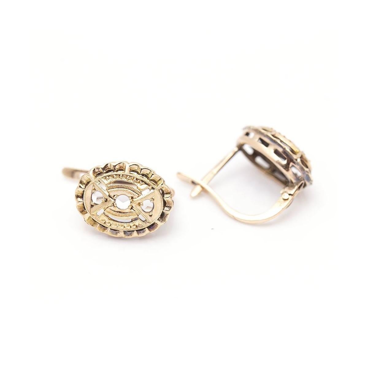 Earrings in Gold and Diamonds original year 1920 for woman  6x Diamonds in antique cut with total weight approx. 0,05ct  Clip clasp (catalan clasp)  18kt Yellow Gold  1,40 grams.  These earrings are in very good condition  Original second hand