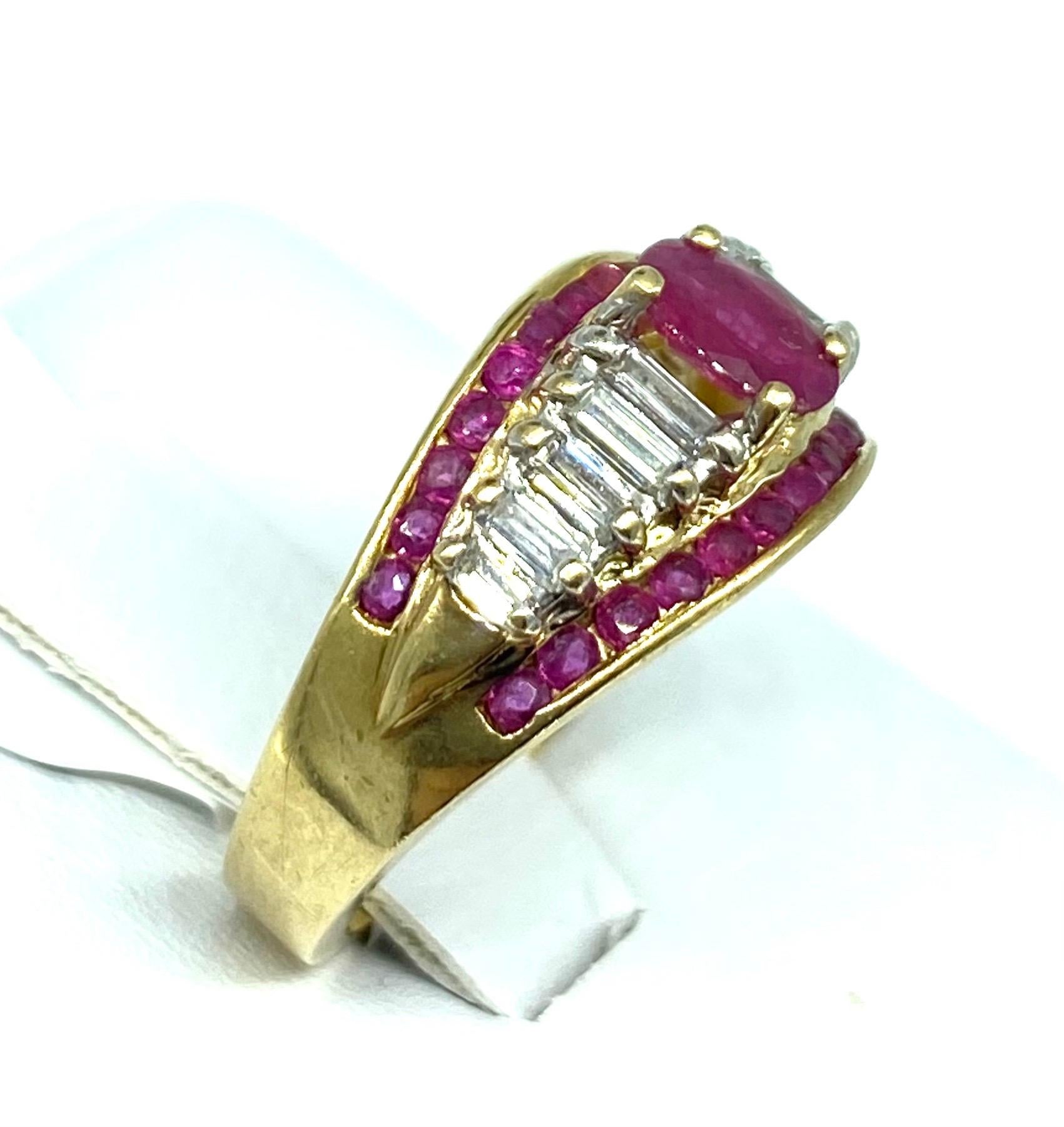Vintage 2.00 Carat Diamonds & Ruby Engagement Ring In Excellent Condition For Sale In Miami, FL