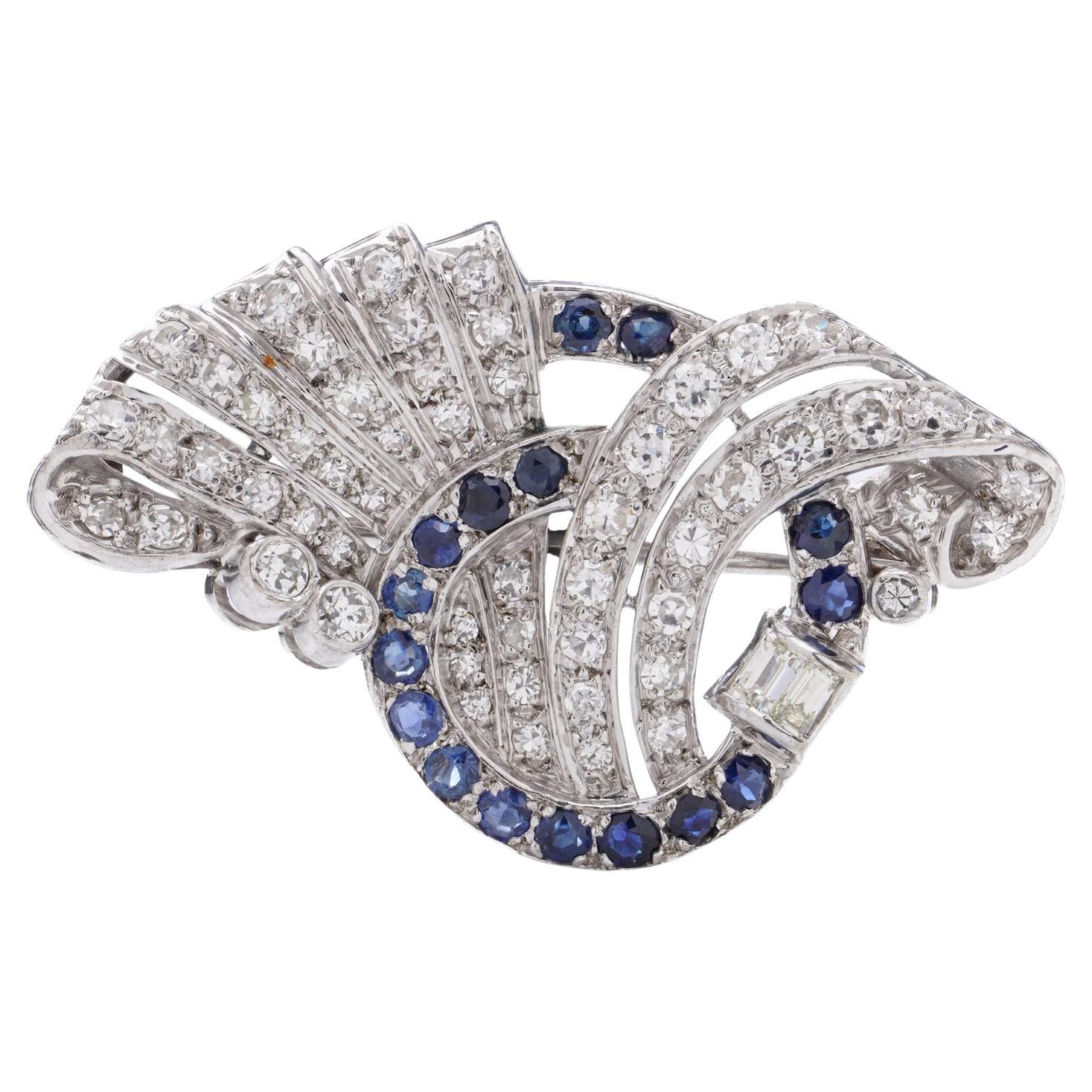 Broche vintage de diamantes y zafiros de 2,00 quilates con diseño de volutas en venta
