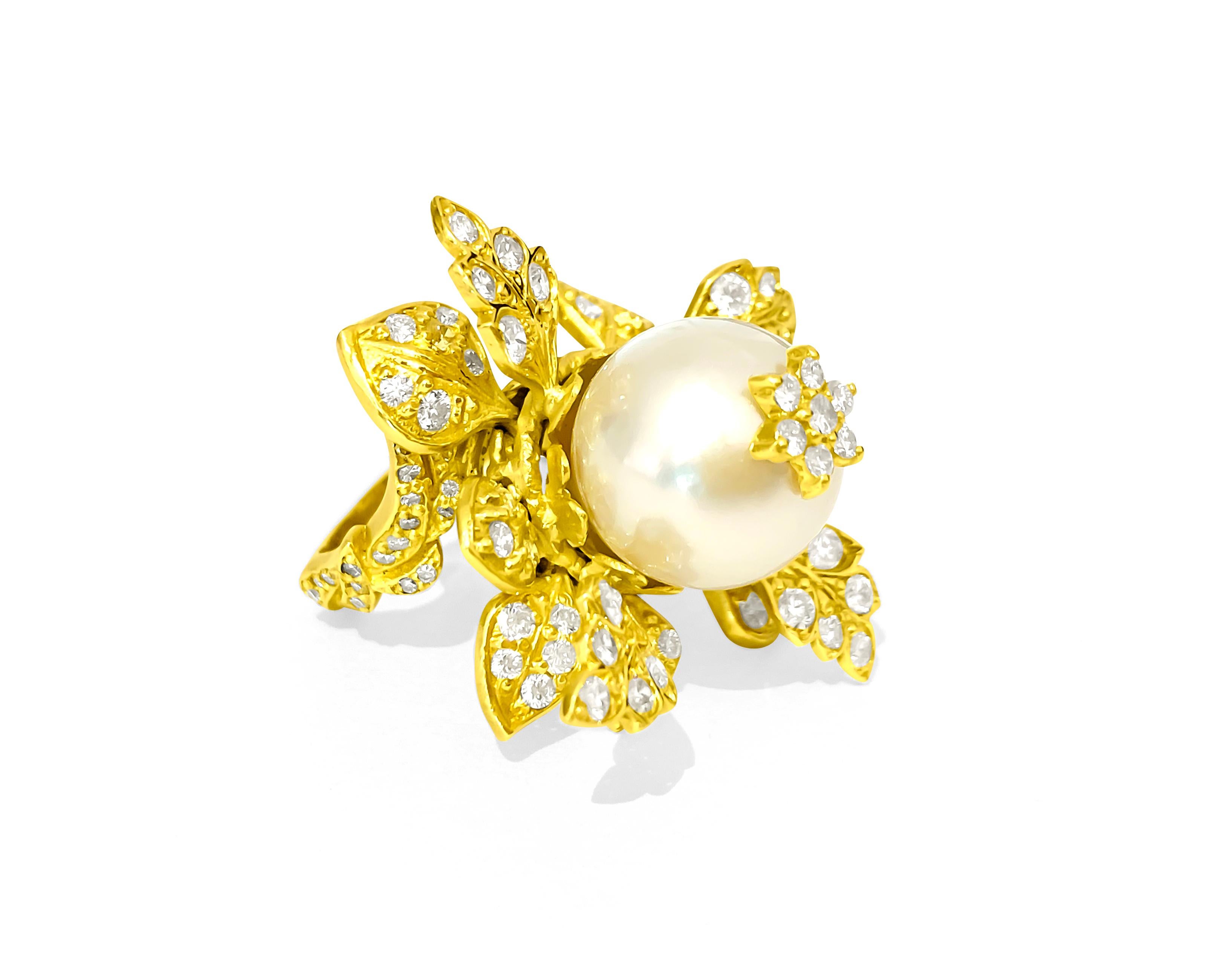 Round Cut Vintage 20.00 Carat Pearl and Diamond Ring in 18 Karat Yellow Gold For Sale