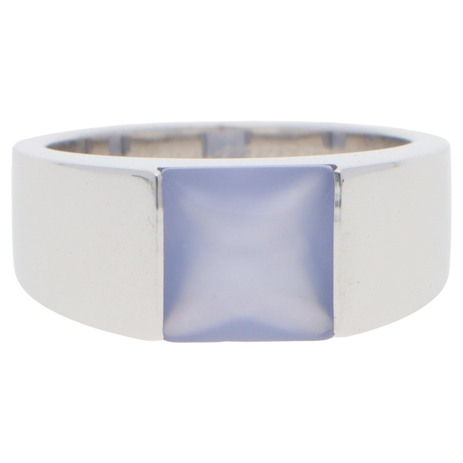 Anello Cartier Tank Chalcedony d'epoca 2000 in oro bianco in vendita