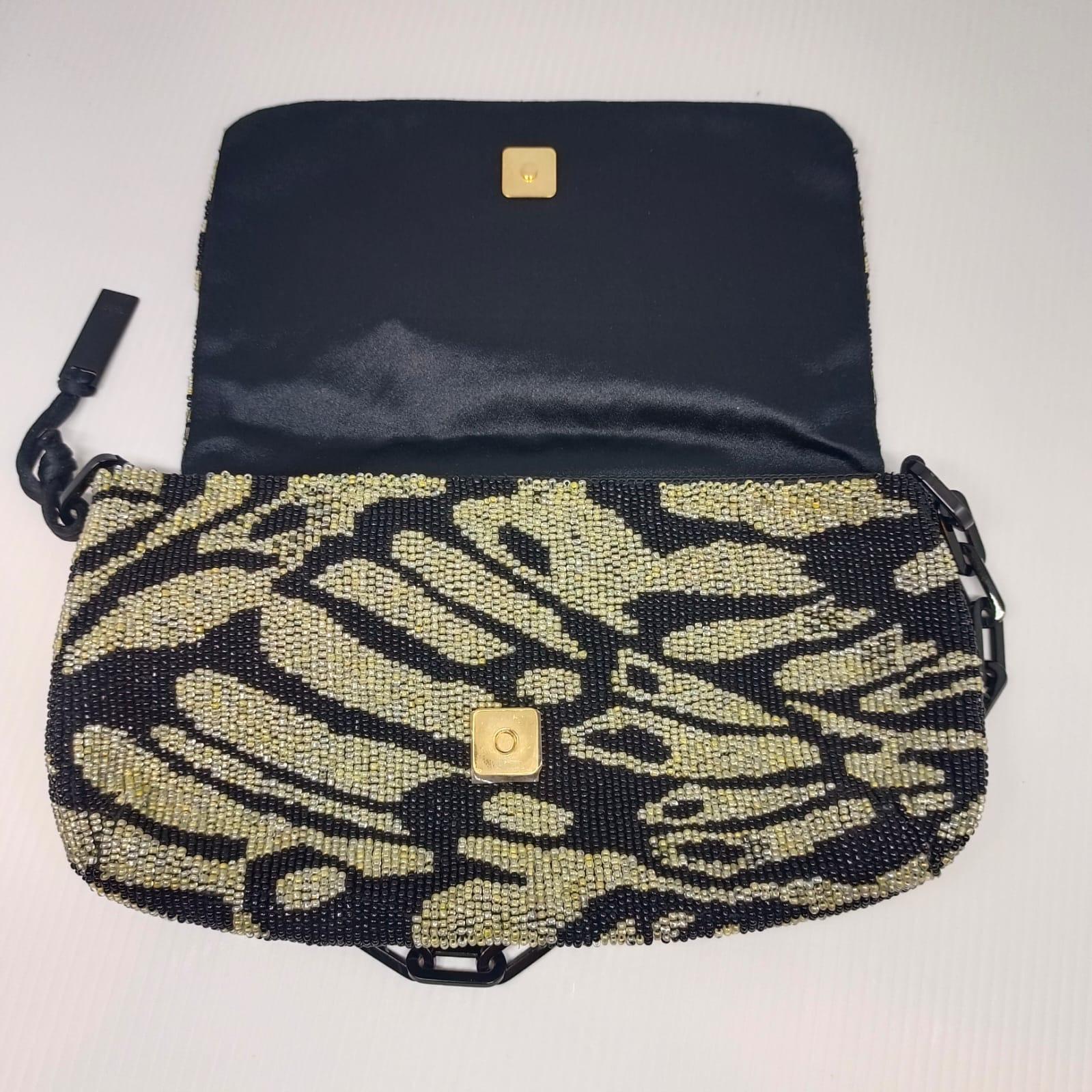 Vintage 2000 Tom Ford for Gucci Zebra Beaded Shoulder Flap Bag In Good Condition For Sale In Jakarta, Daerah Khusus Ibukota Jakarta