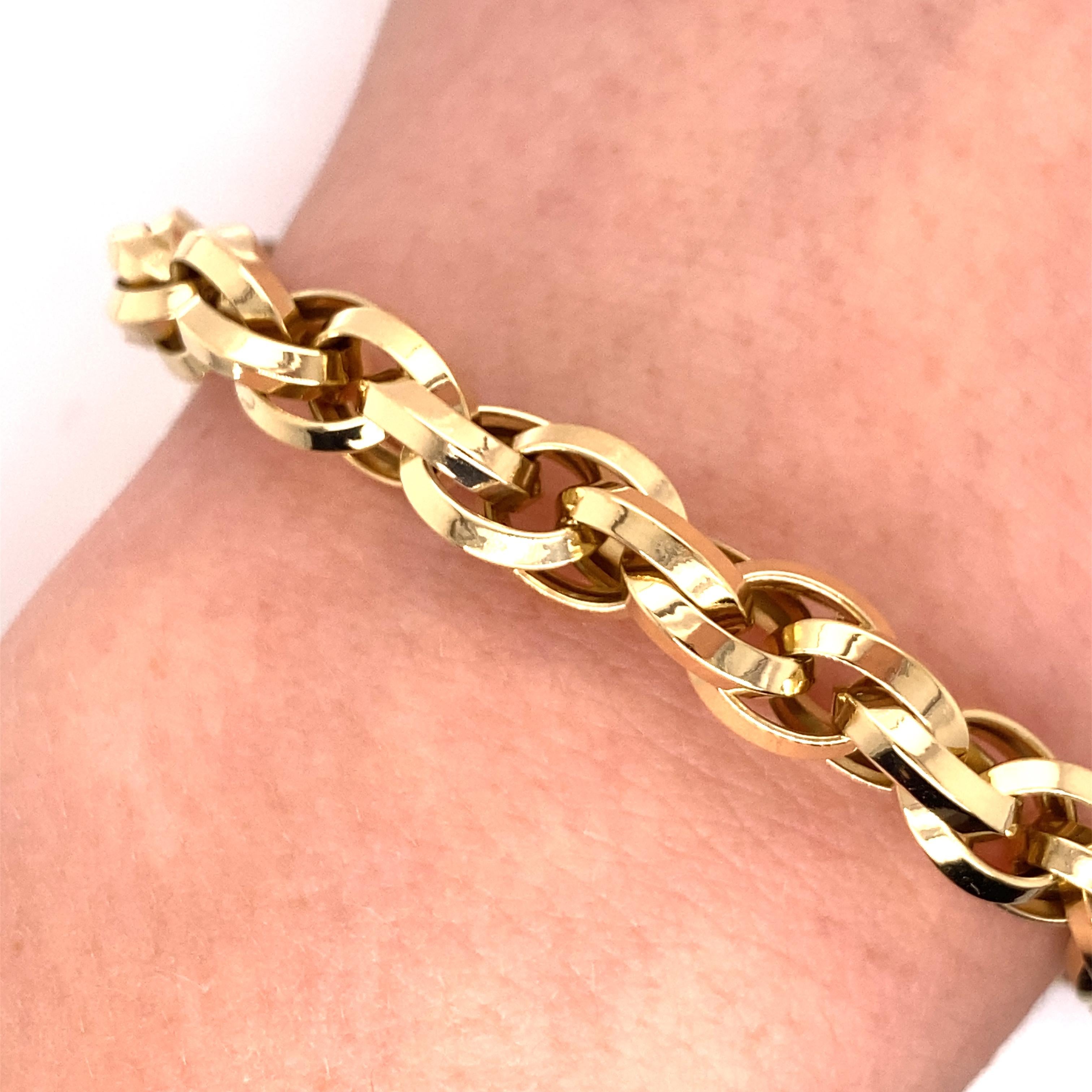 Vintage 2000's 18K Gelbgold Triple Cable Link Bracelet - Das Armband misst .25 Zoll breit und 7,25 Zoll lang und verfügt über einen Federring-Verschluss. Das Armband ist gestempelt 18K, und Italien. Der Armreif wiegt 12,27 Gramm Gold. 