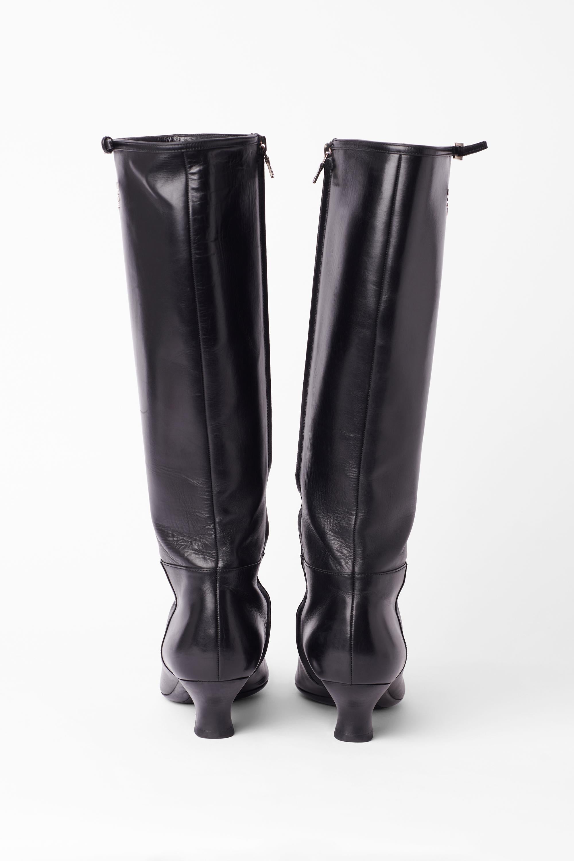 Vintage 2000’s Black Leather Kitten Heels Boots In Excellent Condition For Sale In London, GB