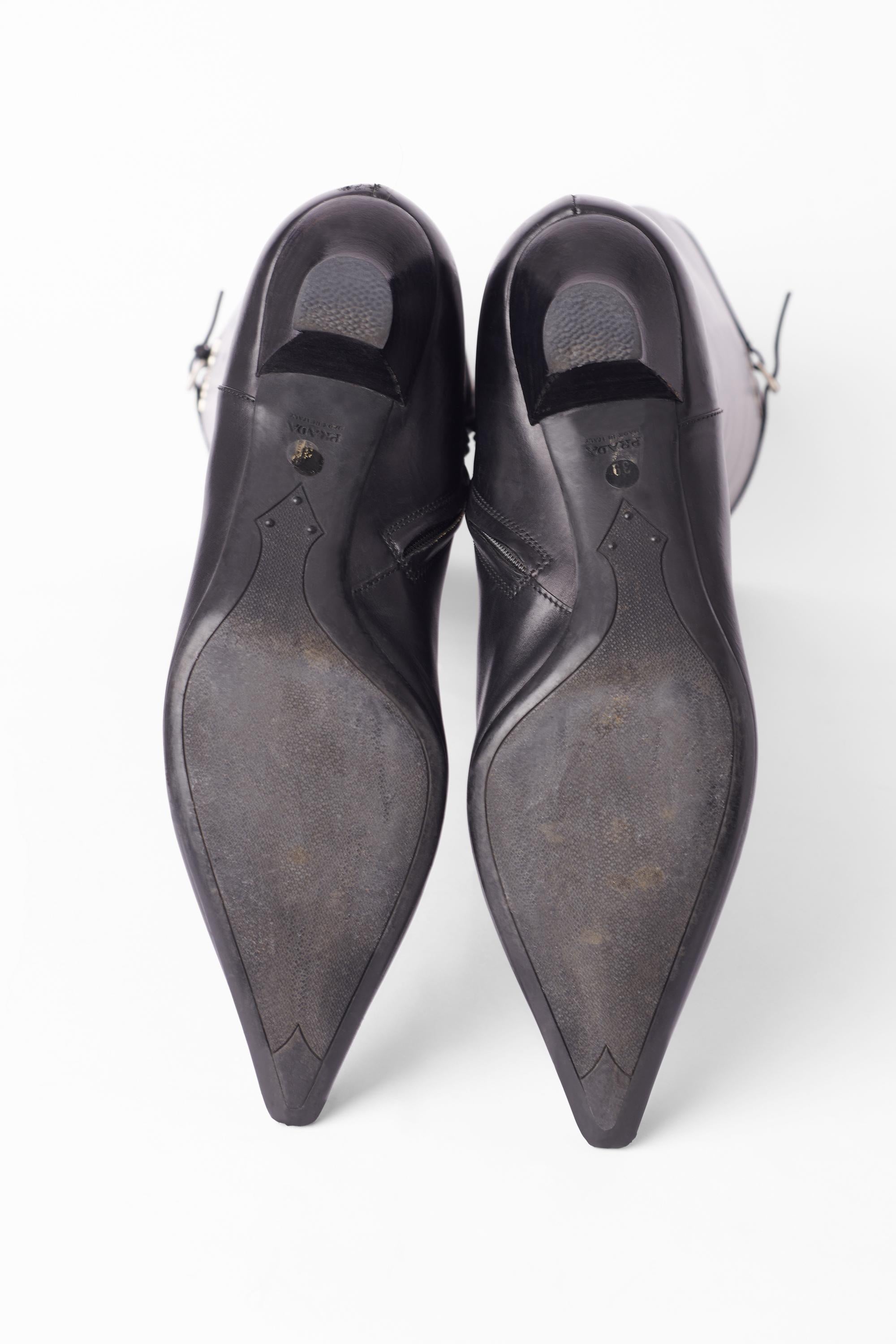 Vintage 2000’s Black Leather Kitten Heels Boots For Sale 1