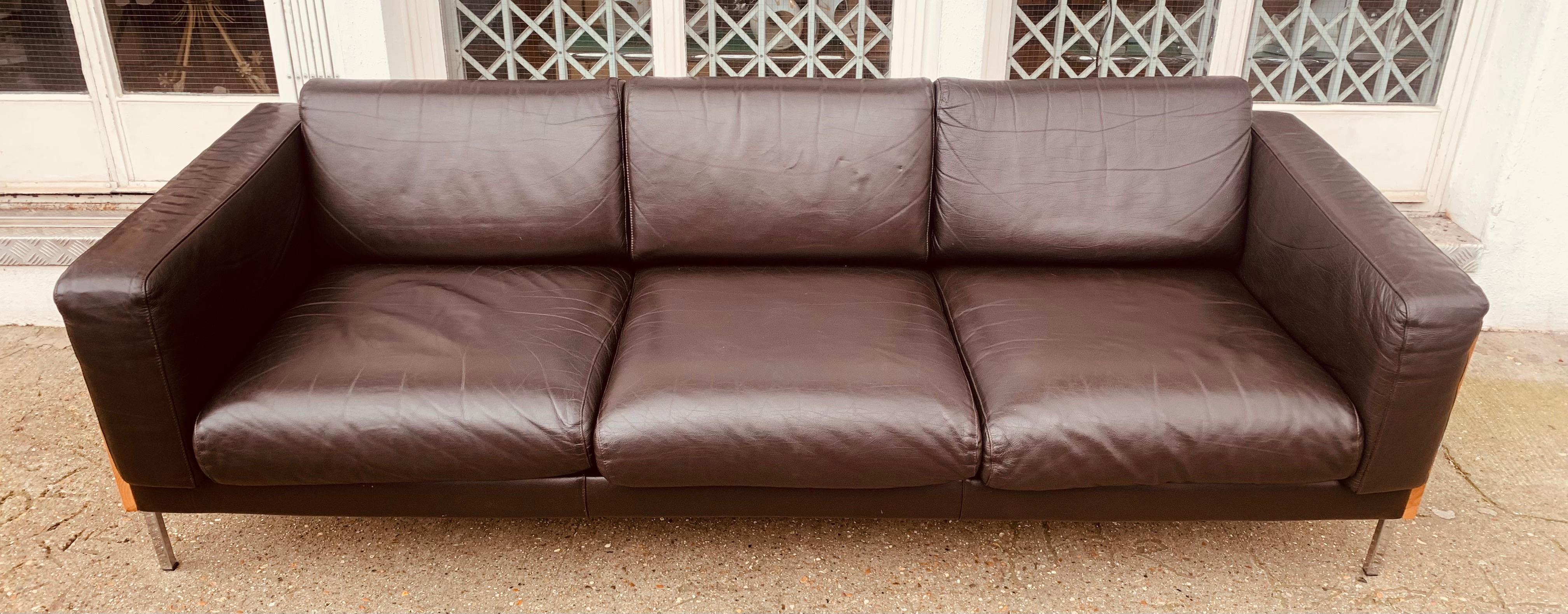 robin day leather sofa