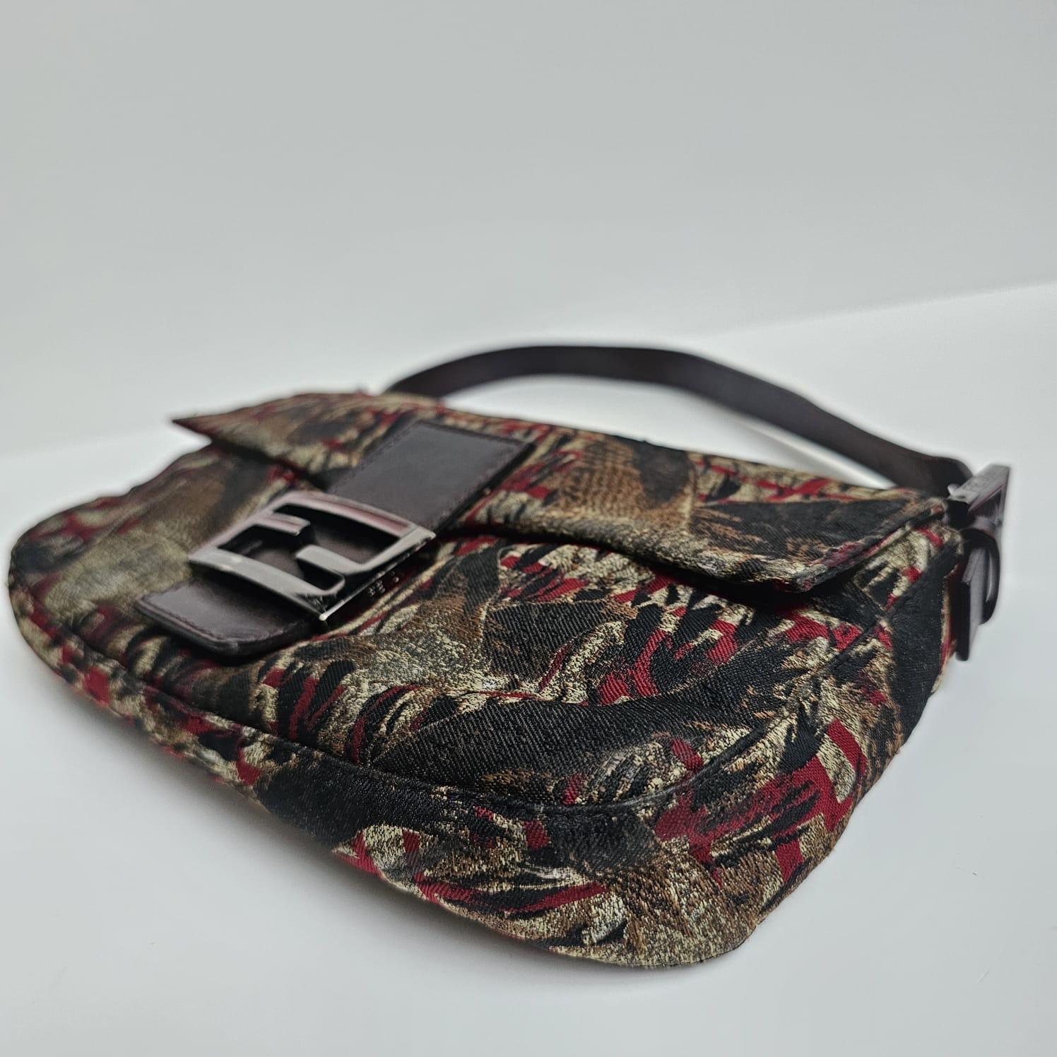 Vintage 2000s Fendi Bird Printed Canvas Baguette Bag Bag Baggage en vente 10