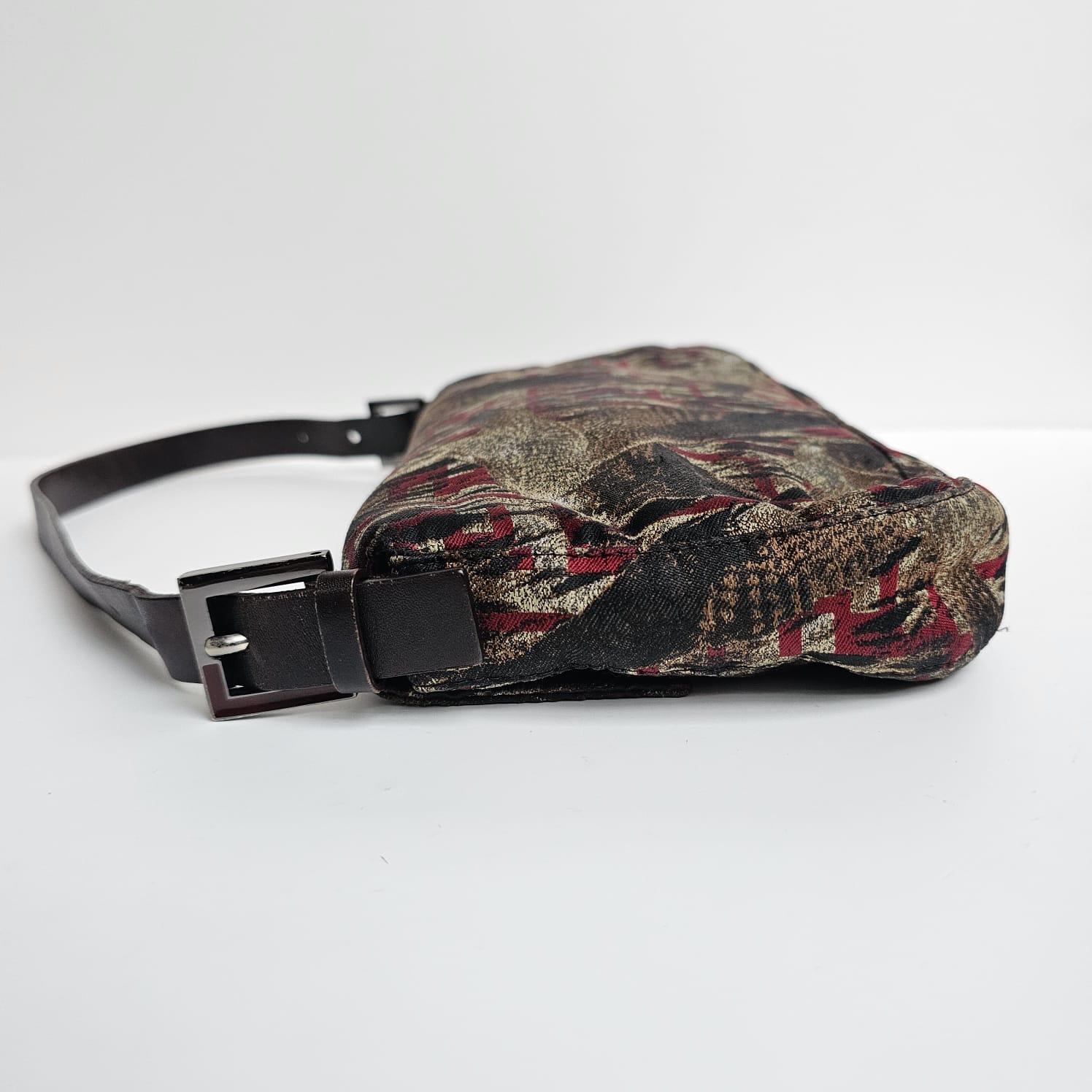 Vintage 2000s Fendi Bird Printed Canvas Baguette Bag Bag Baggage en vente 12