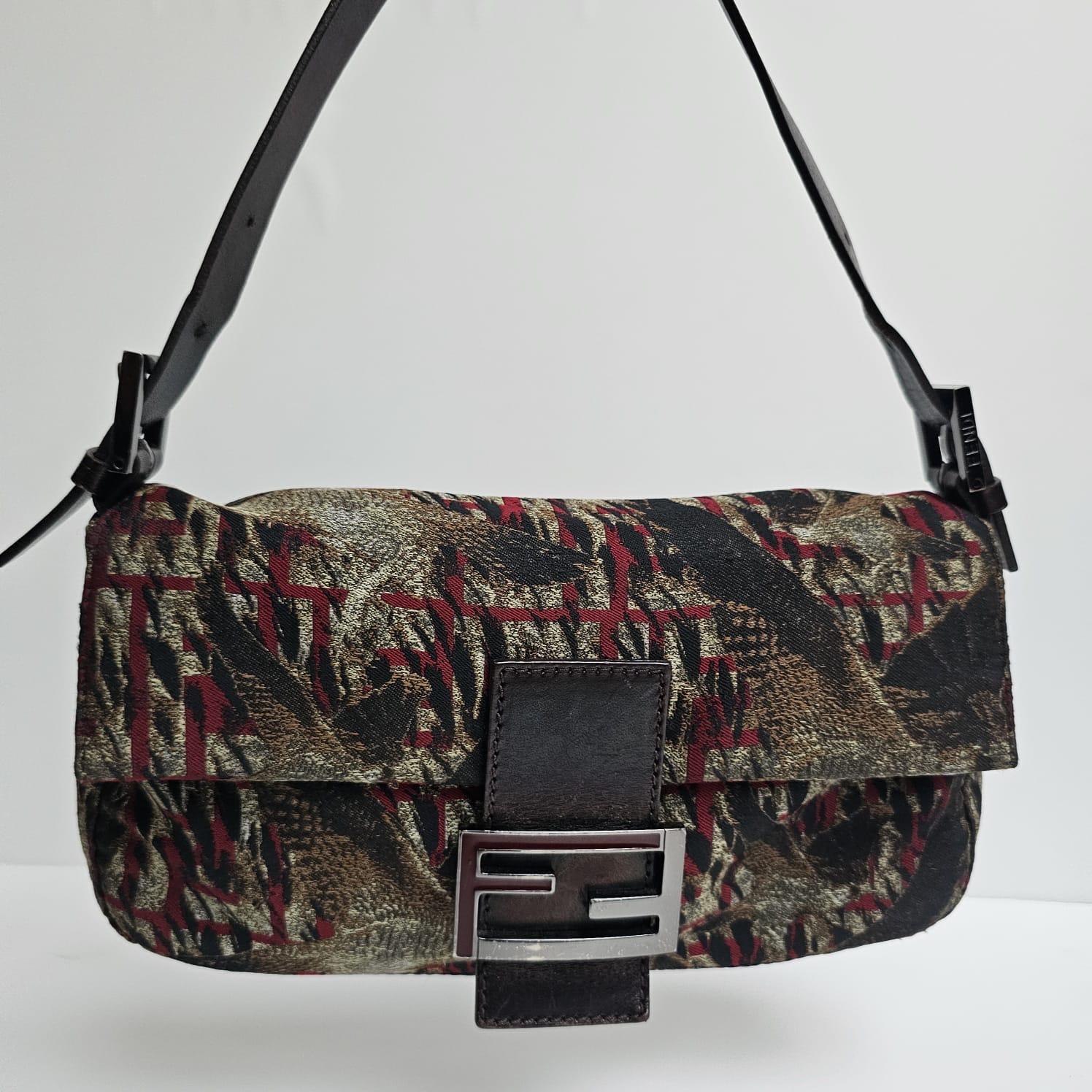 Noir Vintage 2000s Fendi Bird Printed Canvas Baguette Bag Bag Baggage en vente