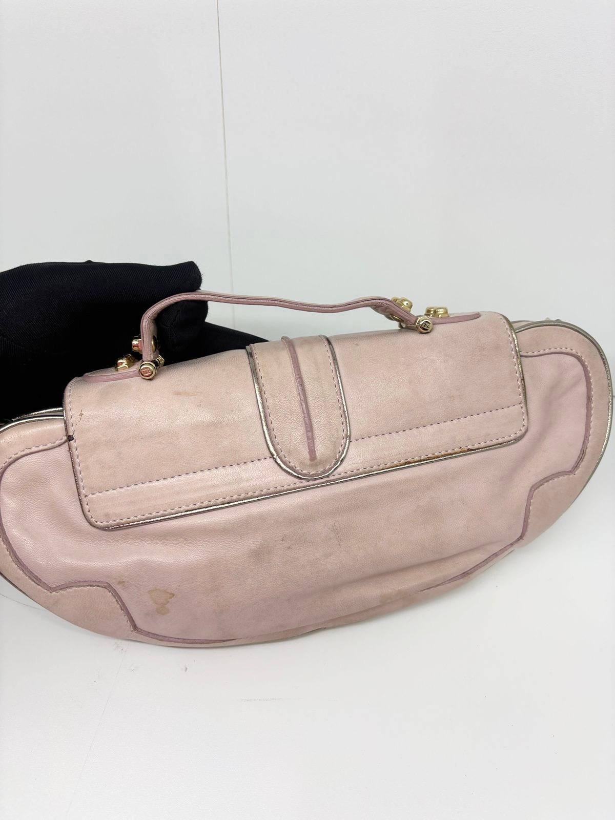 Fendi mini vintage mirror vanity in light pink soft leather. Heavy dirt marks and water mark stain on the leather surface. This happens due to the nature of the soft leather, it’s more prone to absorbing dirt. But from afar it’s not as noticeable.