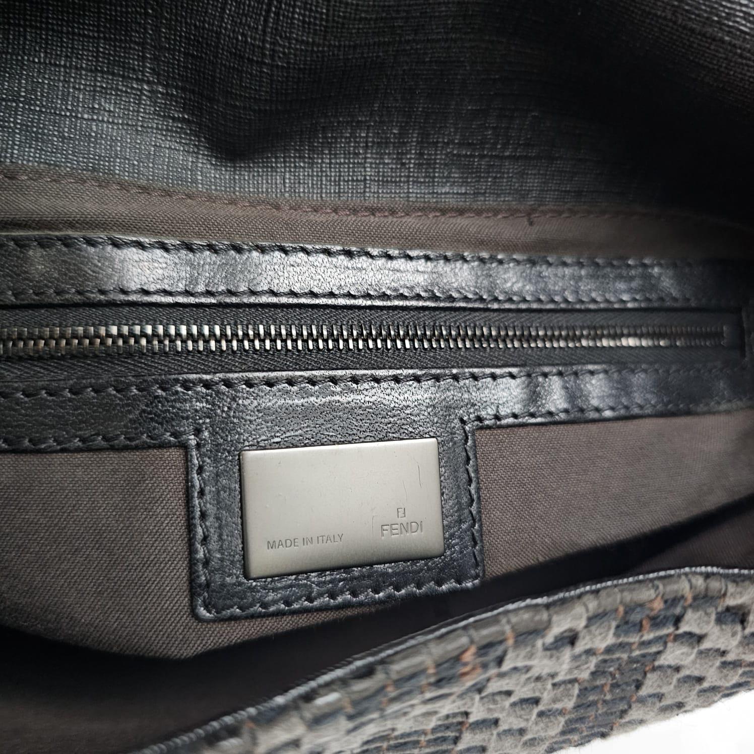 Fendi FF Sac baguette Mama vintage des années 2000 Bon état - En vente à Jakarta, Daerah Khusus Ibukota Jakarta