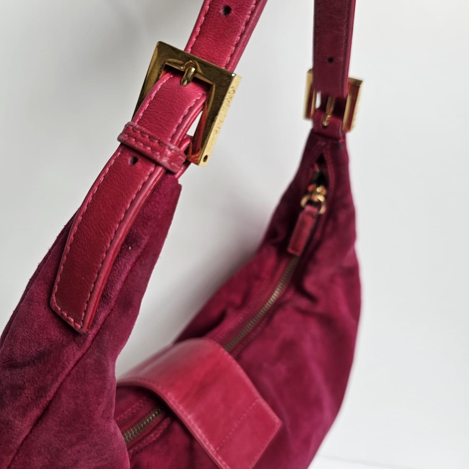 Vintage 2000s Fendi Fuchsia Suede Half Moon Hobo Shoulder Bag en vente 5