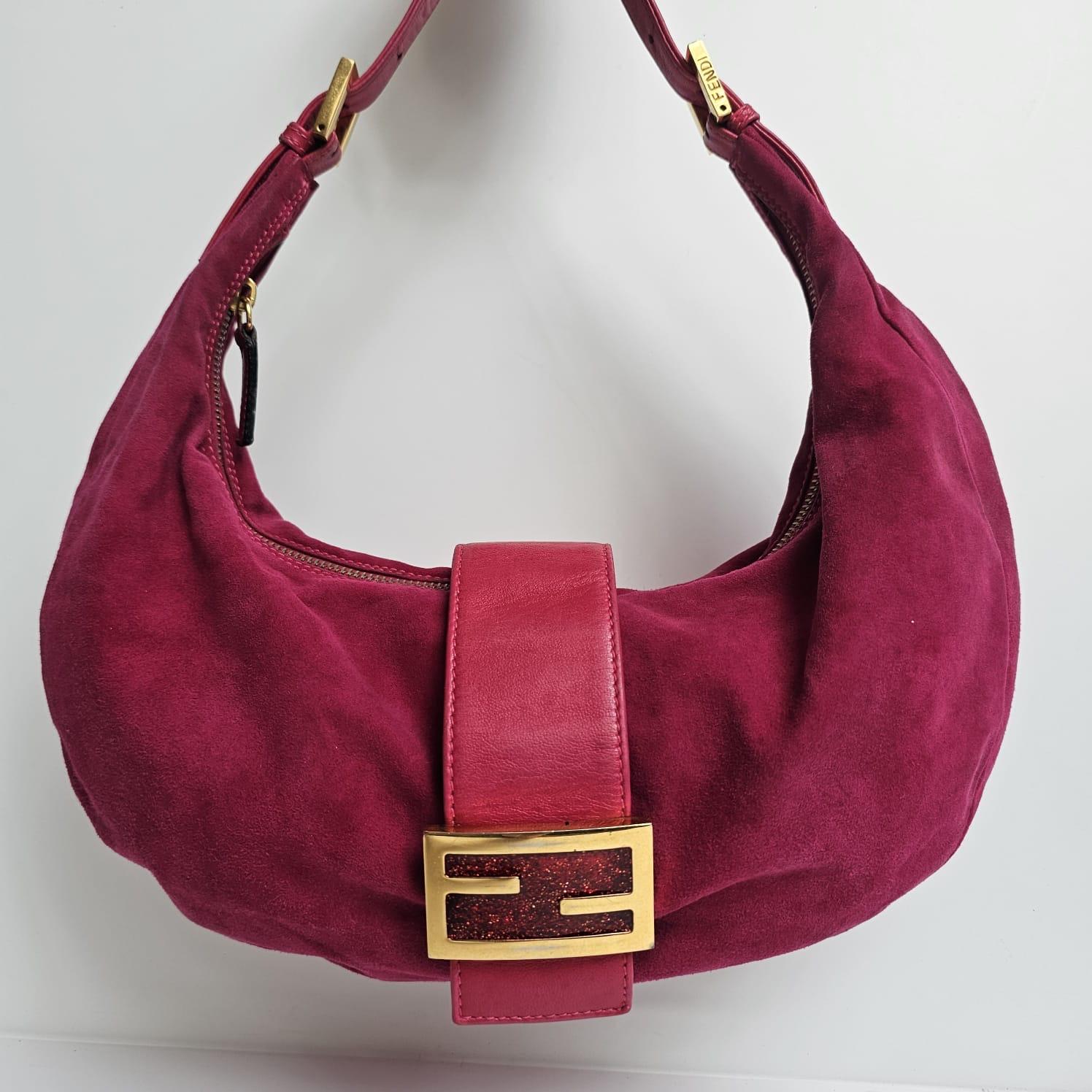 Vintage 2000s Fendi Fuchsia Suede Half Moon Hobo Shoulder Bag en vente 7