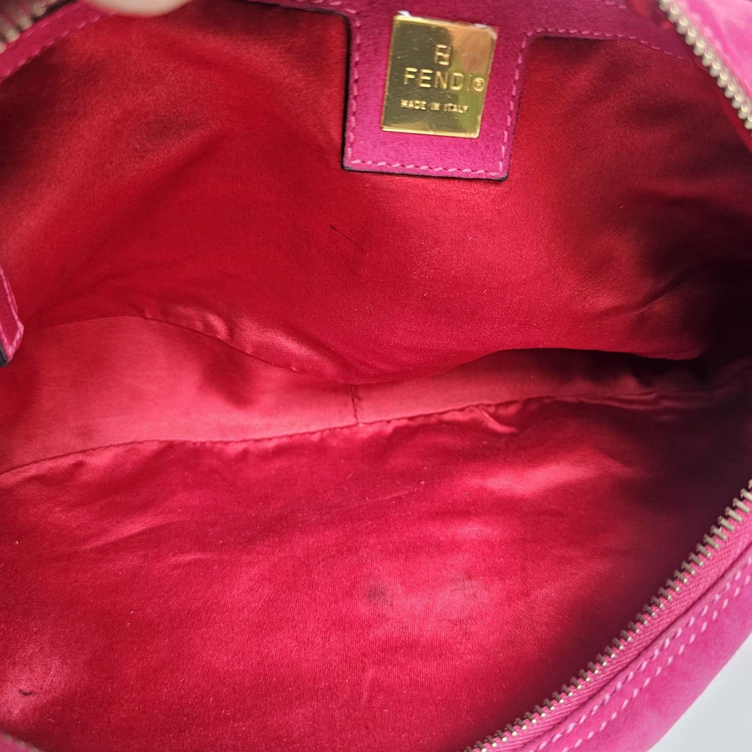 Vintage 2000s Fendi Fuchsia Suede Half Moon Hobo Shoulder Bag en vente 10