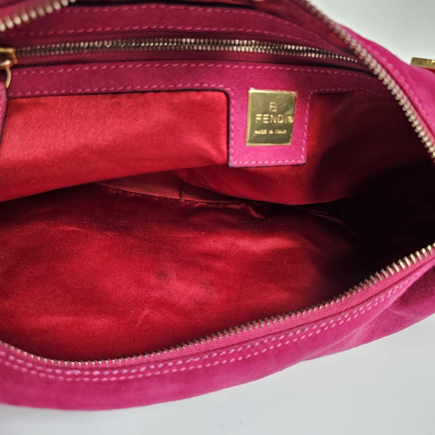 Vintage 2000s Fendi Fuchsia Suede Half Moon Hobo Shoulder Bag en vente 11