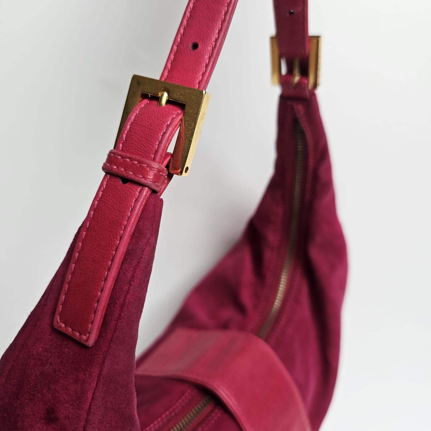 Vintage 2000s Fendi Fuchsia Suede Half Moon Hobo Shoulder Bag en vente 15