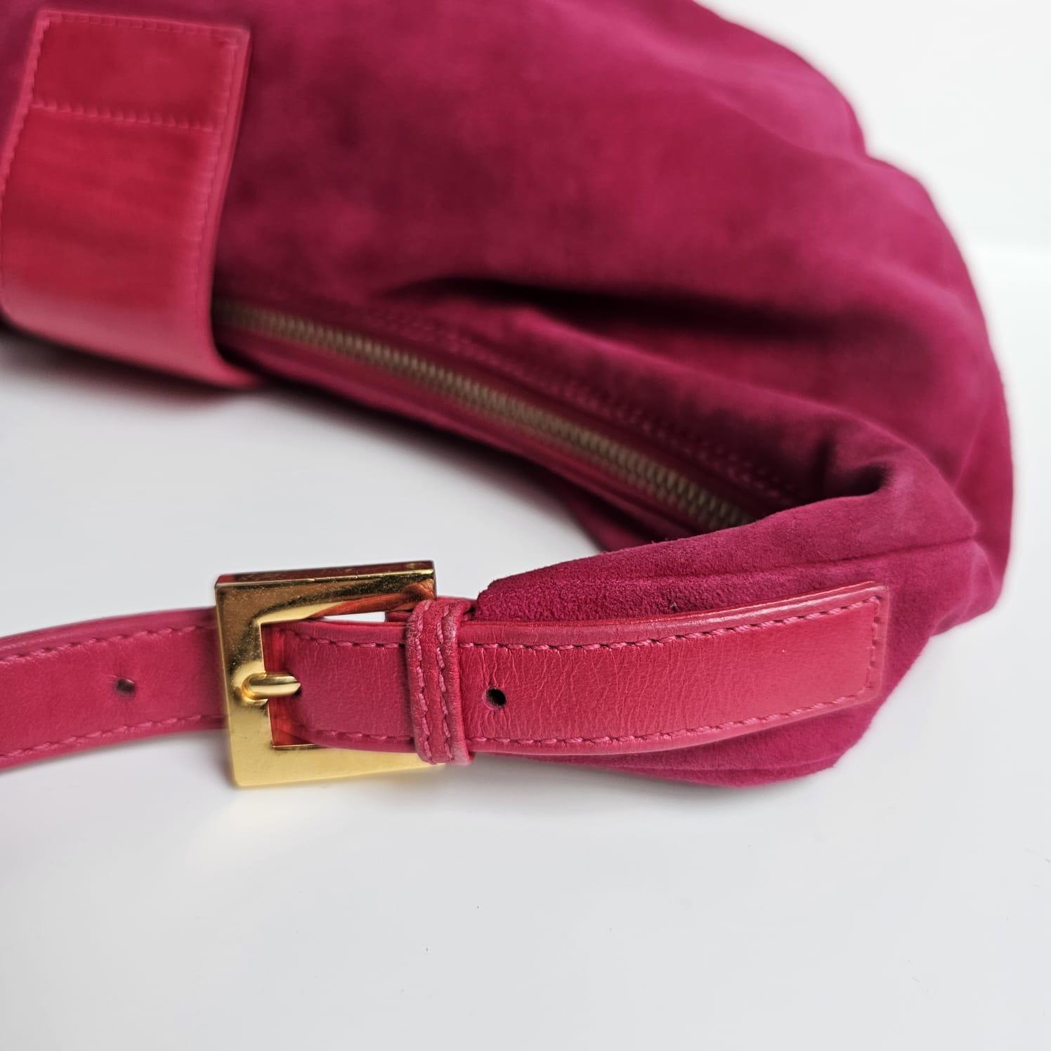 Vintage 2000s Fendi Fuchsia Suede Half Moon Hobo Shoulder Bag Pour femmes en vente