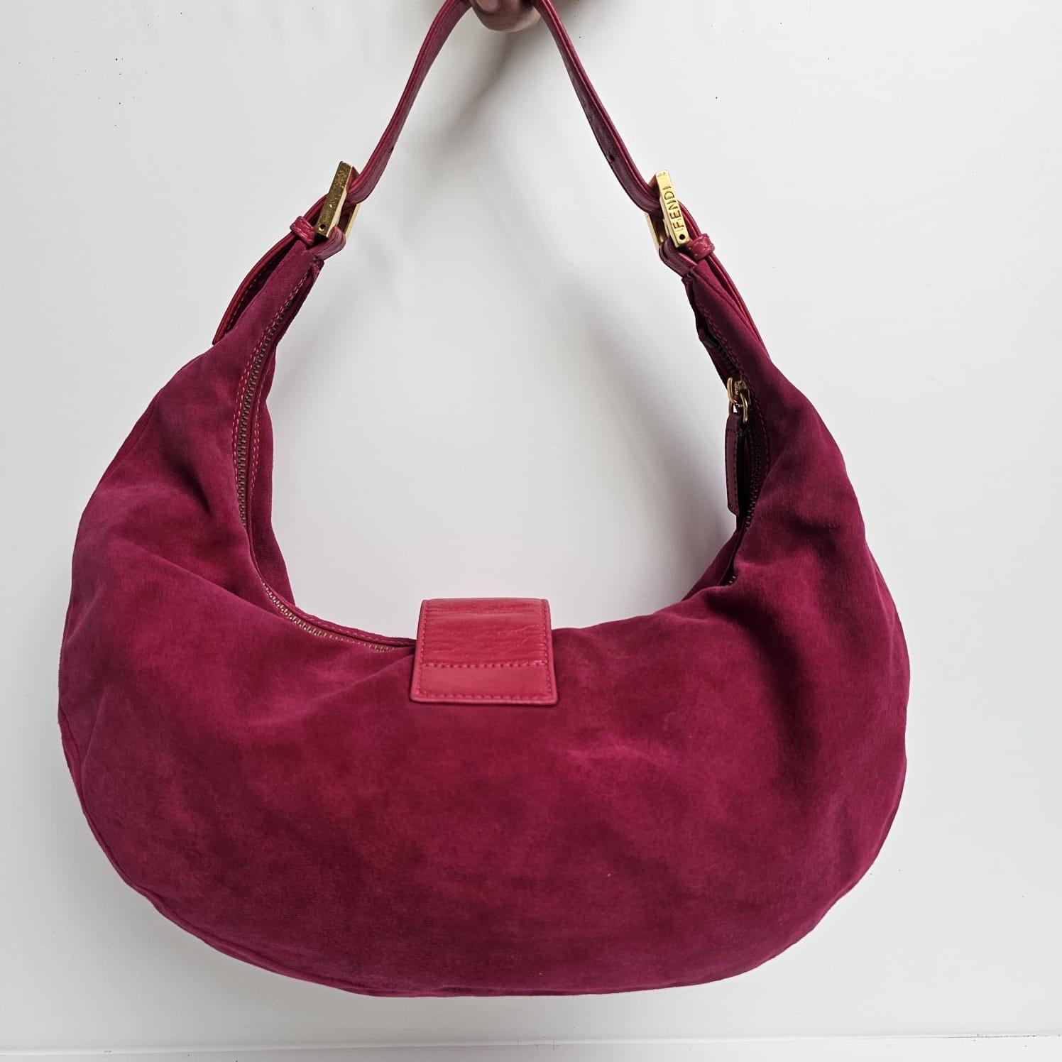 Vintage 2000s Fendi Fuchsia Suede Half Moon Hobo Shoulder Bag en vente 4