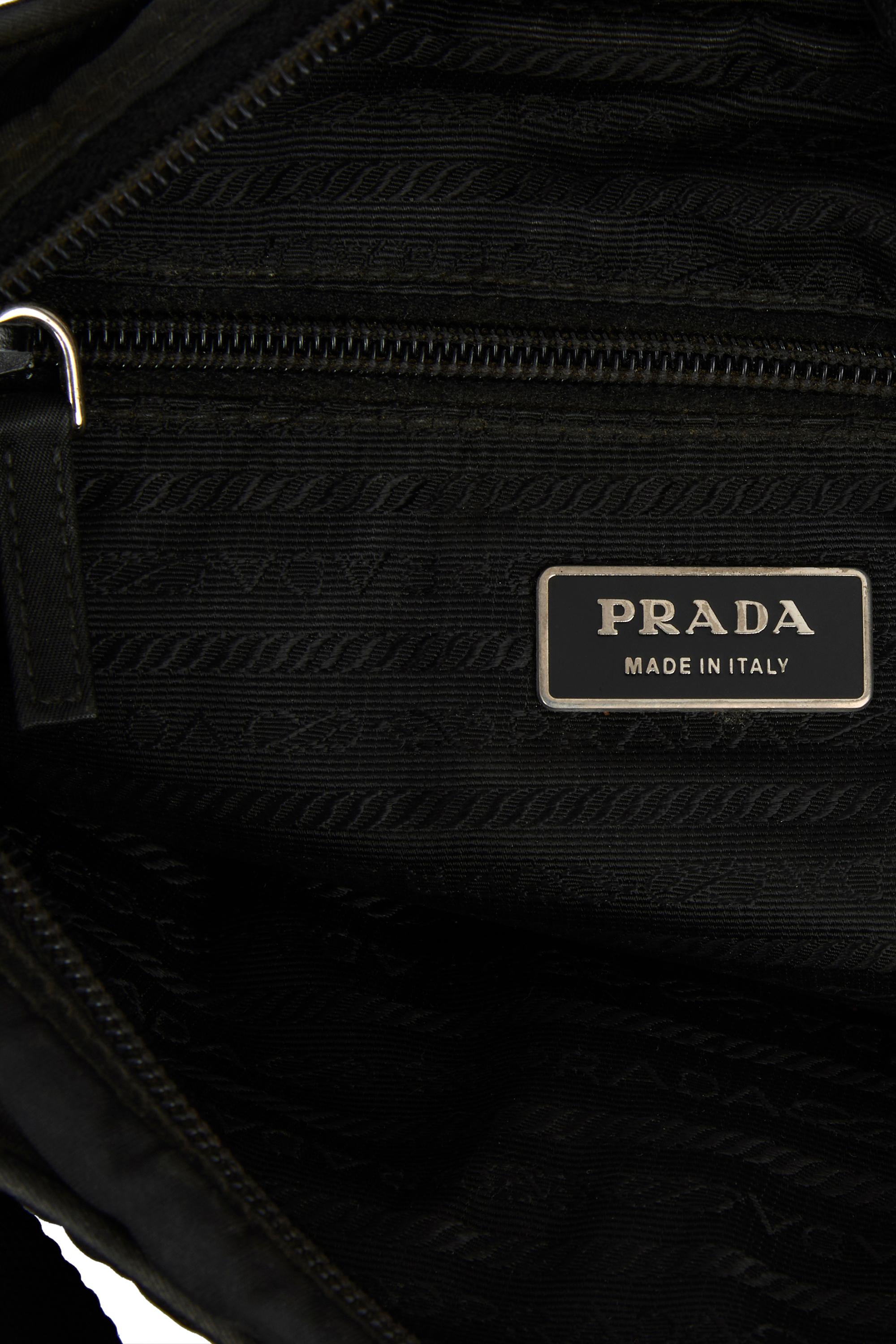 Femenino o masculino Bolsa crossbody negra de nailon Prada vintage años 2000 en venta