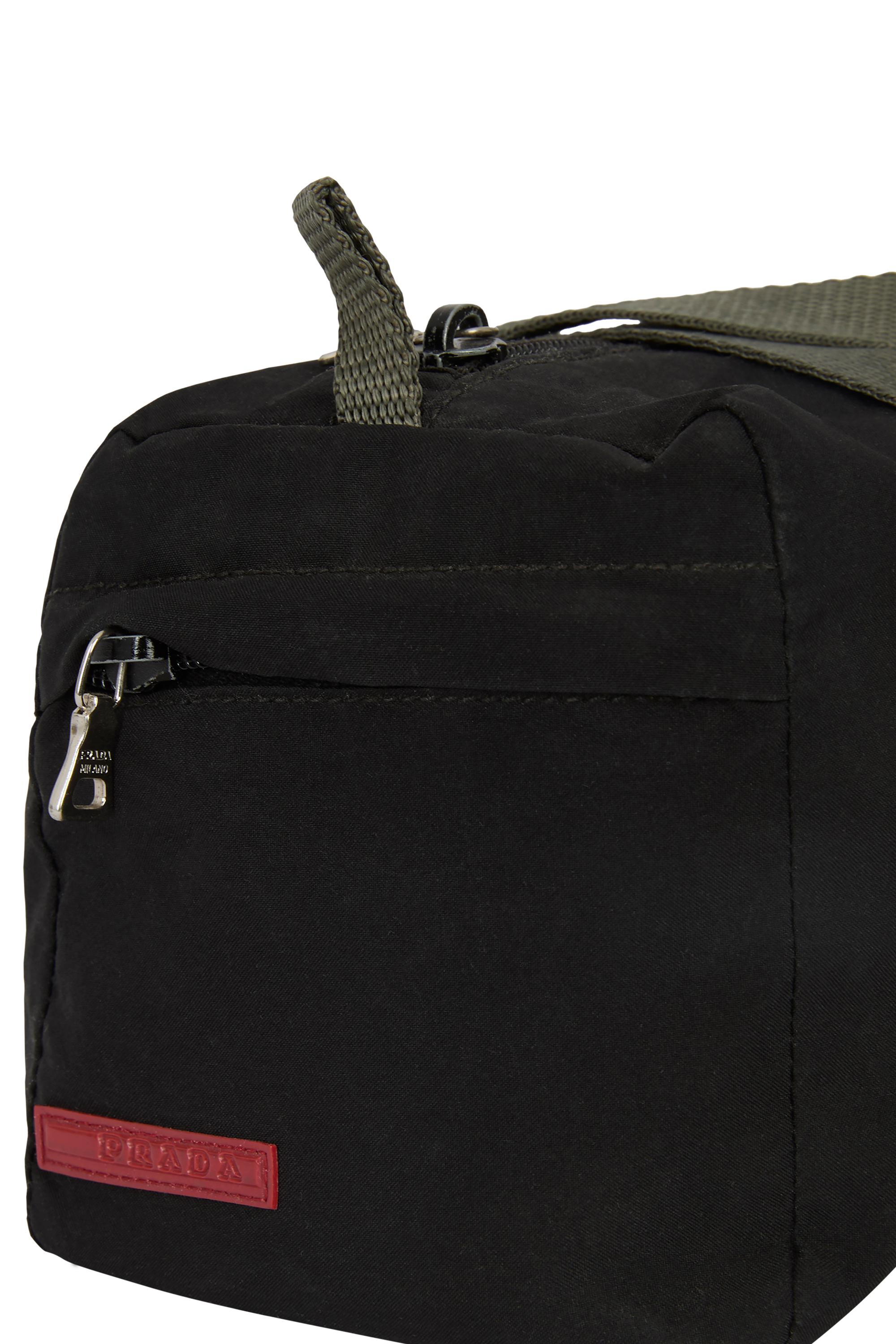 Noir Vintage 2000's Prada Black Nylon Mini Duffle Tote en vente