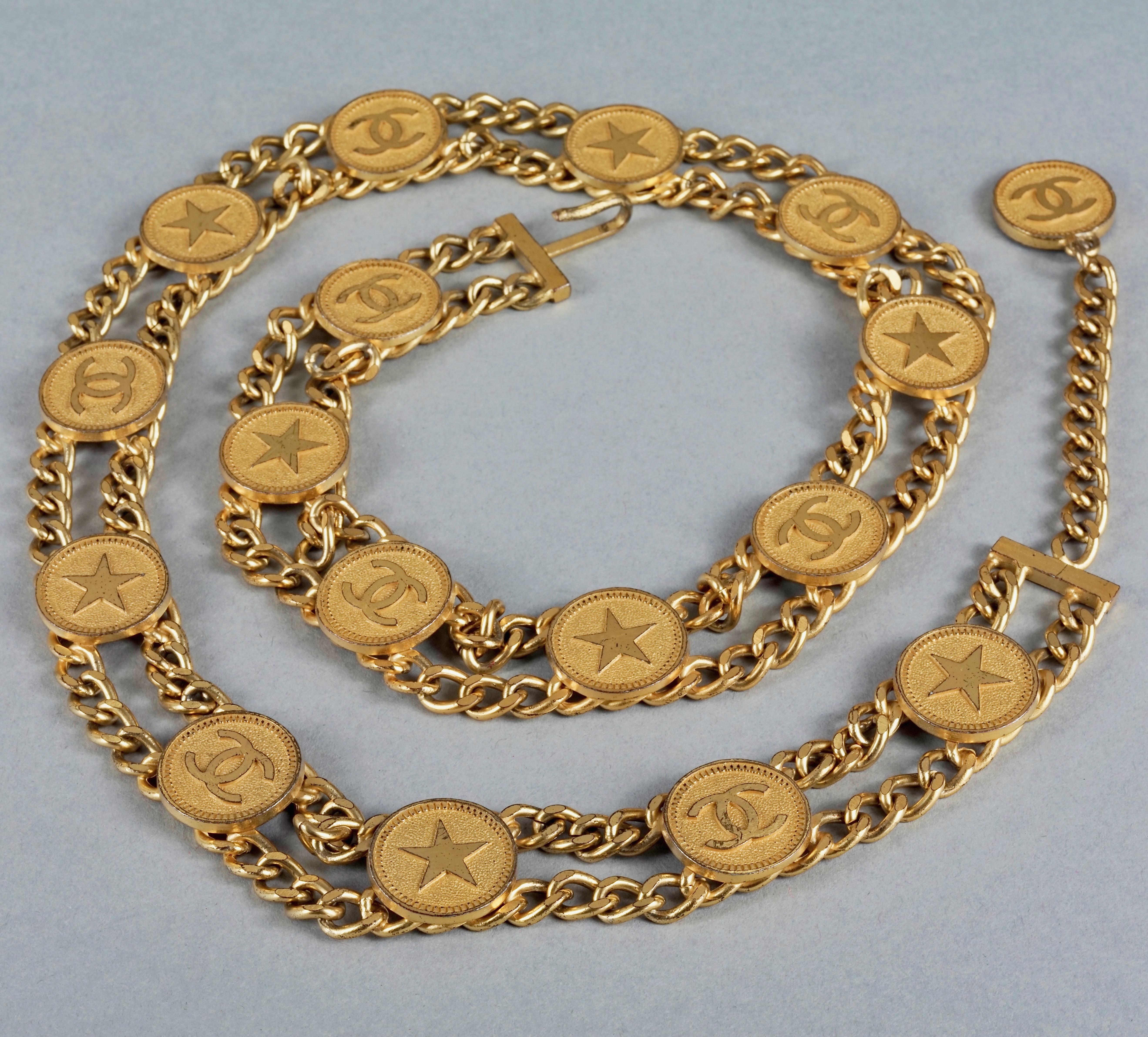 Vintage 2001 CHANEL CC Logo Star Medallion Matte Gold Tone Chain Belt For Sale 1