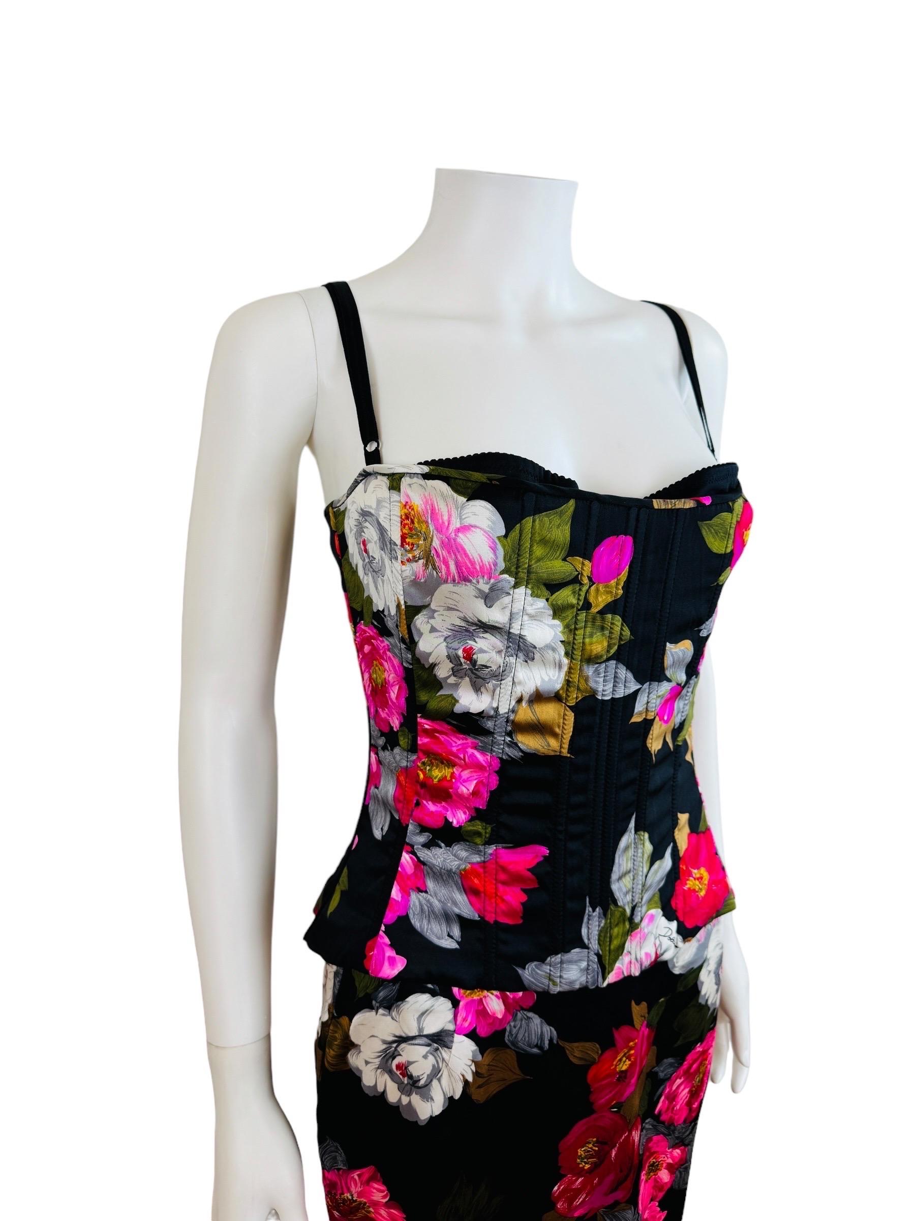 Vintage 2001 Dolce + Gabbana Silk Black + Pink Floral Roses Corset Top + Skirt In Excellent Condition For Sale In Denver, CO