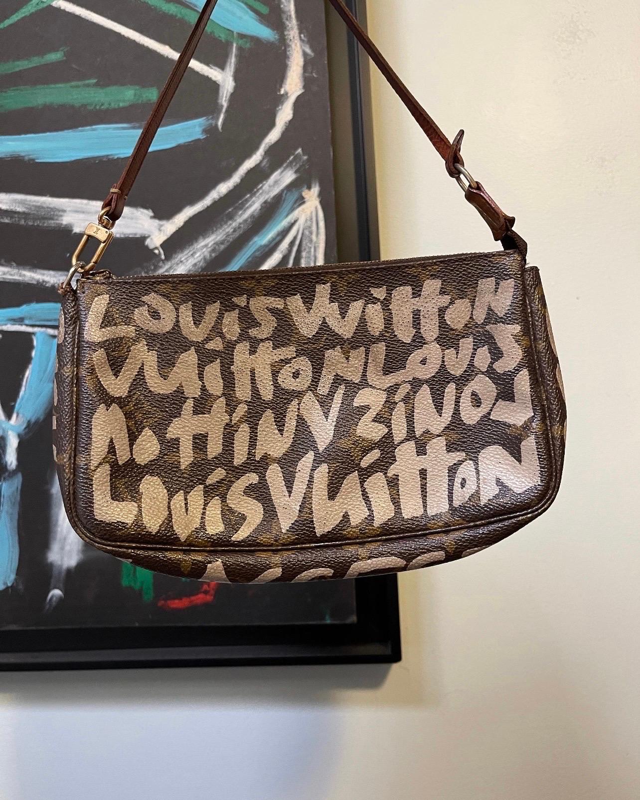 Vintage 2001 Louis Vuitton x Stephen Sprouse Monogram Graffiti Pochette In Excellent Condition For Sale In Malibu, CA