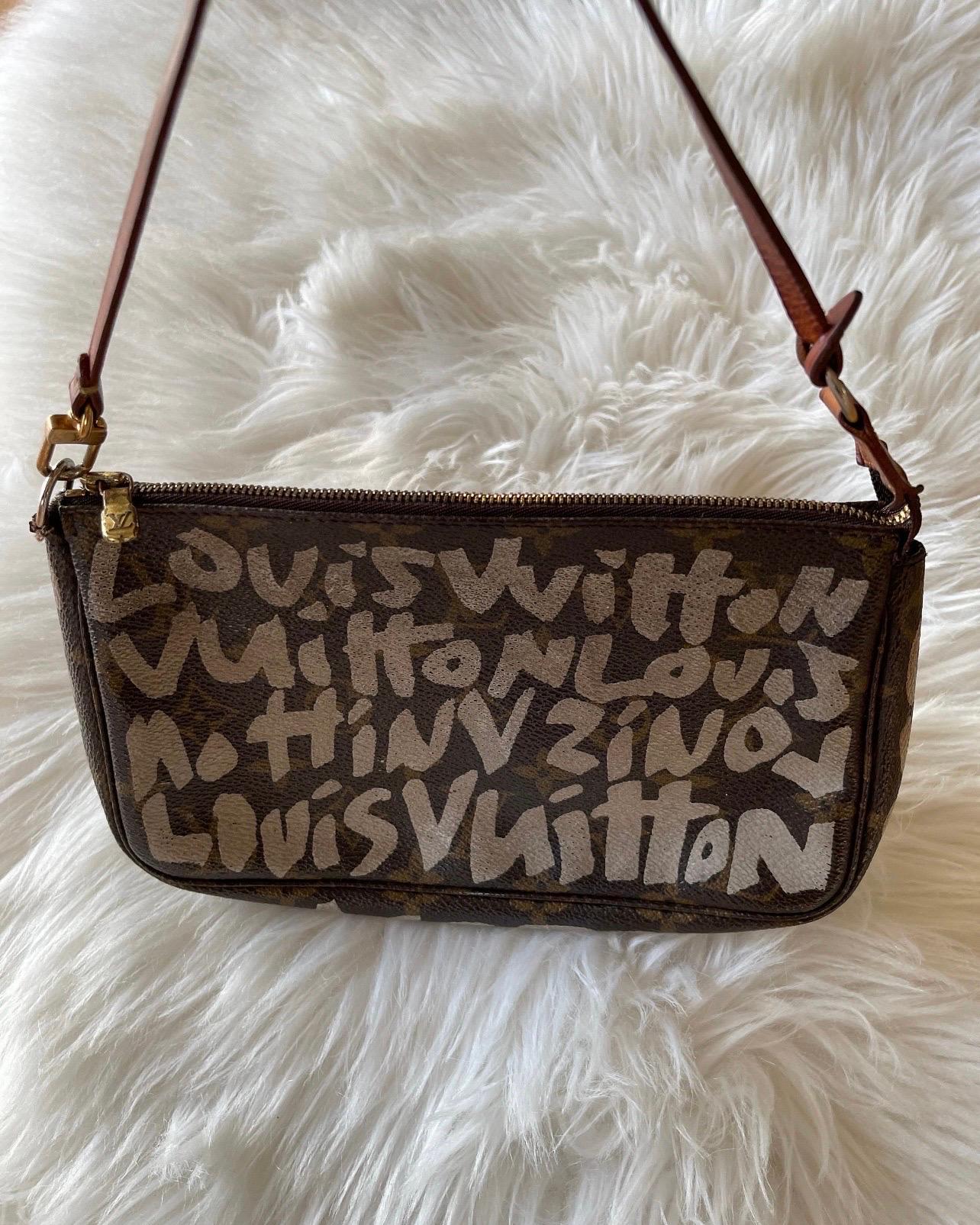 Vintage 2001 Louis Vuitton x Stephen Sprouse Monogram Graffiti Pochette en vente 2