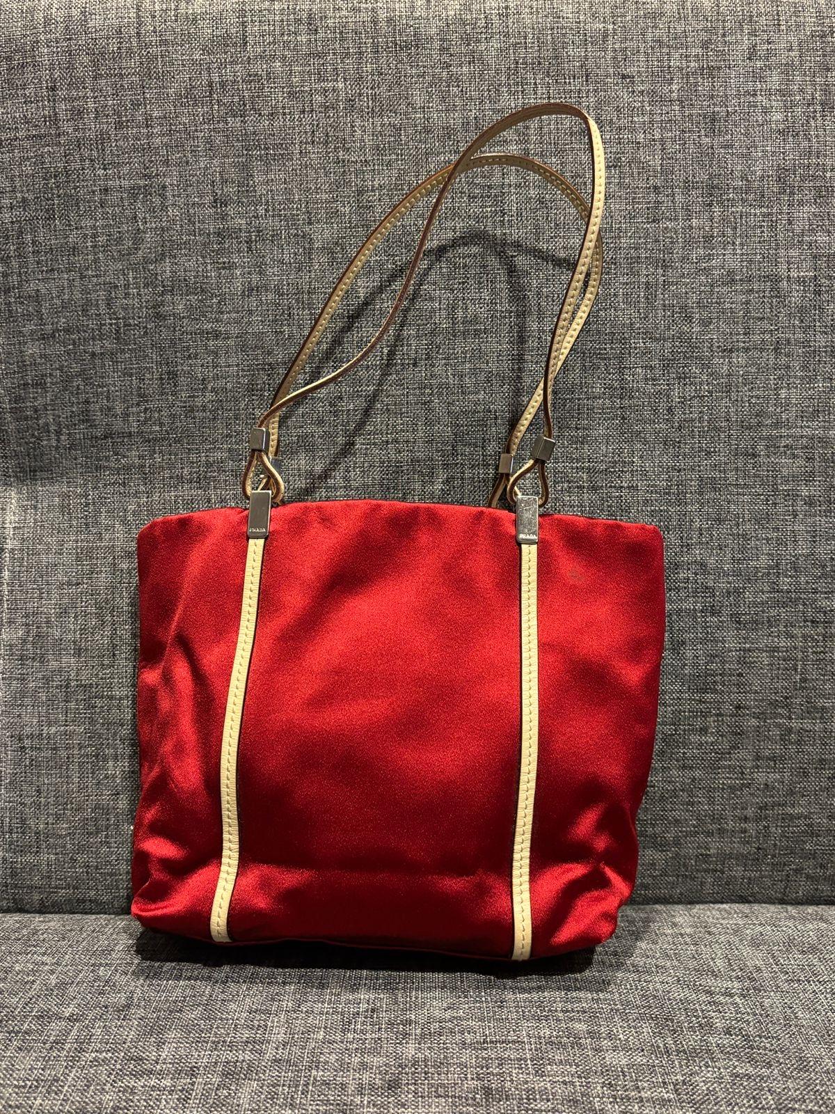 Vintage 2001 Prada Red Satin Mini Bag In Good Condition For Sale In Jakarta, Daerah Khusus Ibukota Jakarta