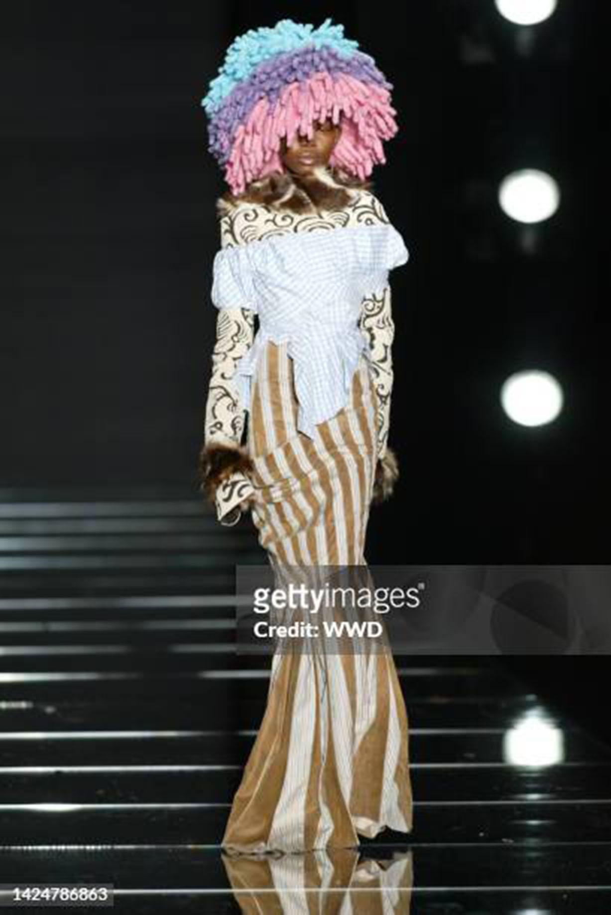 2002 Christian Dior by John Galliano Gestreiftes, tief ausgeschnittenes Maxikleid aus Stretch-Strick im Angebot 7