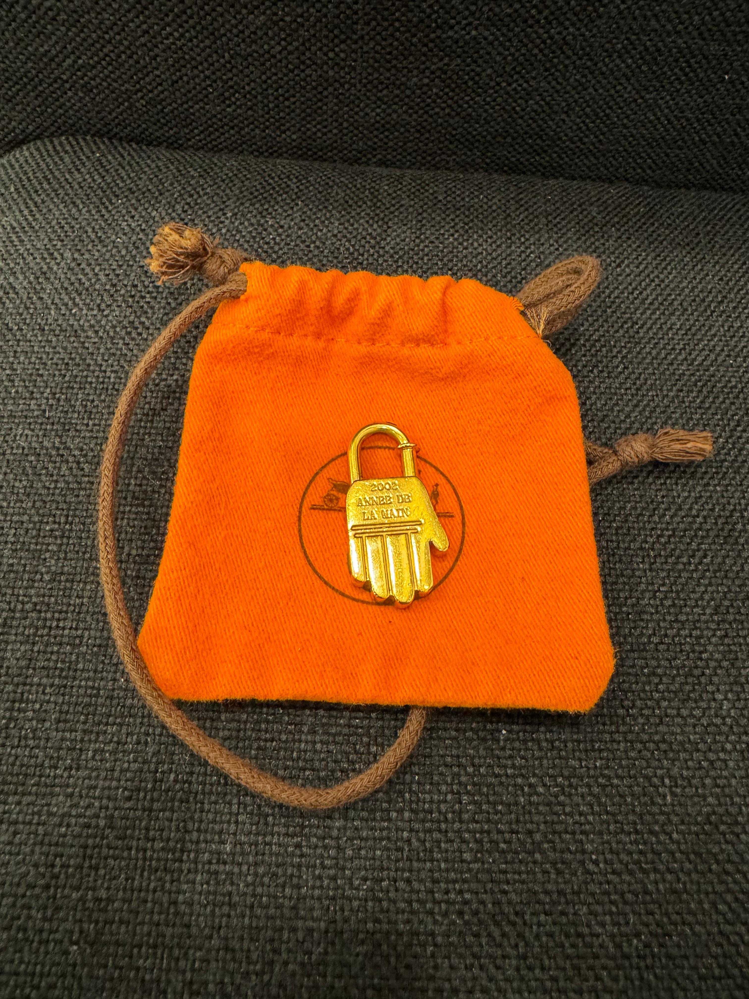 Women's or Men's Vintage 2002 Hermes Annee De La Main Hand Cadenas Gold Charm For Sale
