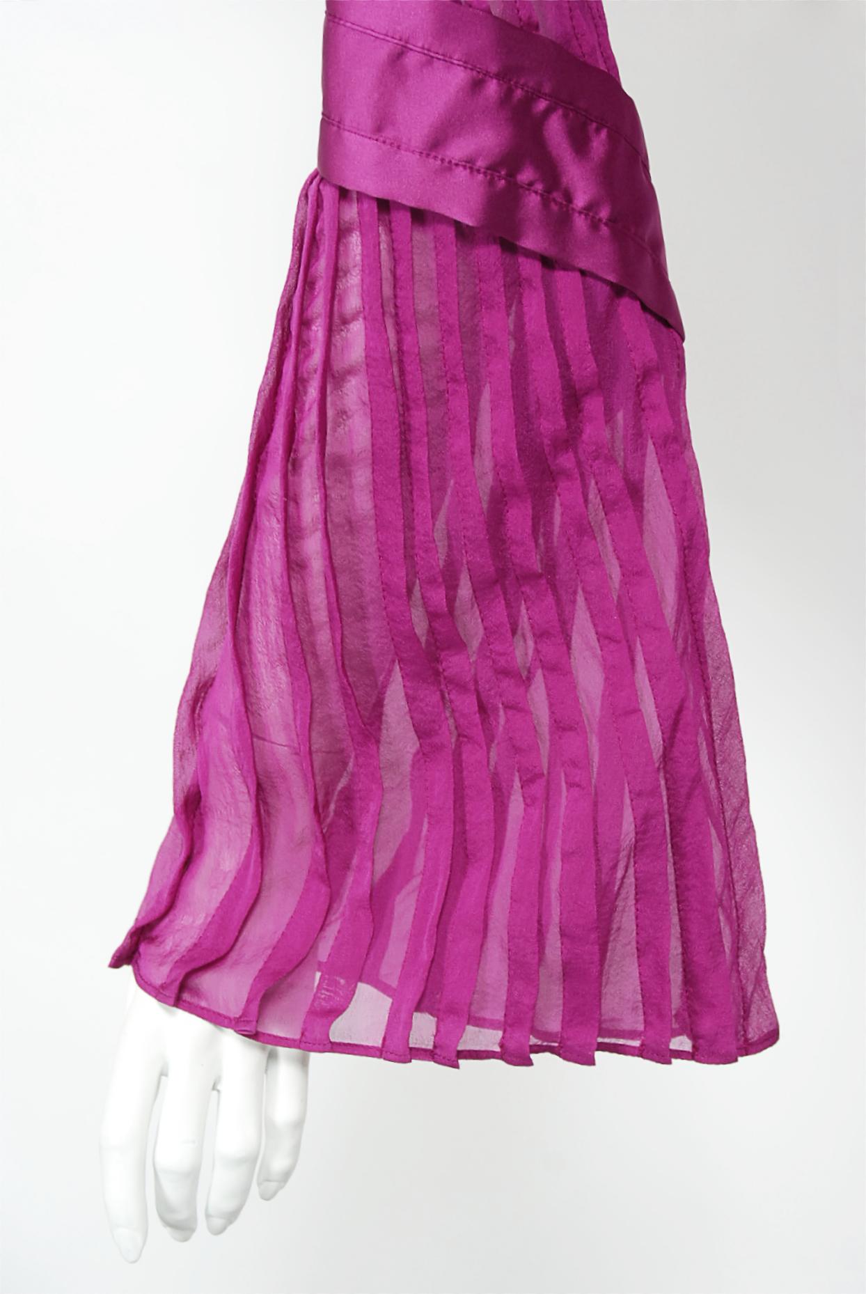 2004 Gucci by Tom Ford Runway Pleated Purple Silk Bell Sleeve Cut-Out Dress For Sale 7