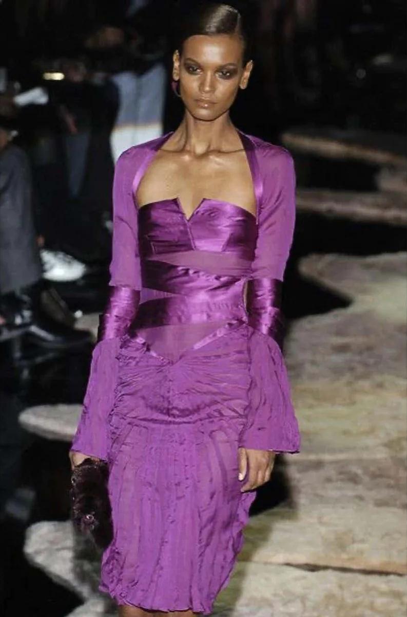 2004 Gucci by Tom Ford Runway Pleated Purple Silk Bell Sleeve Cut-Out Dress For Sale 4