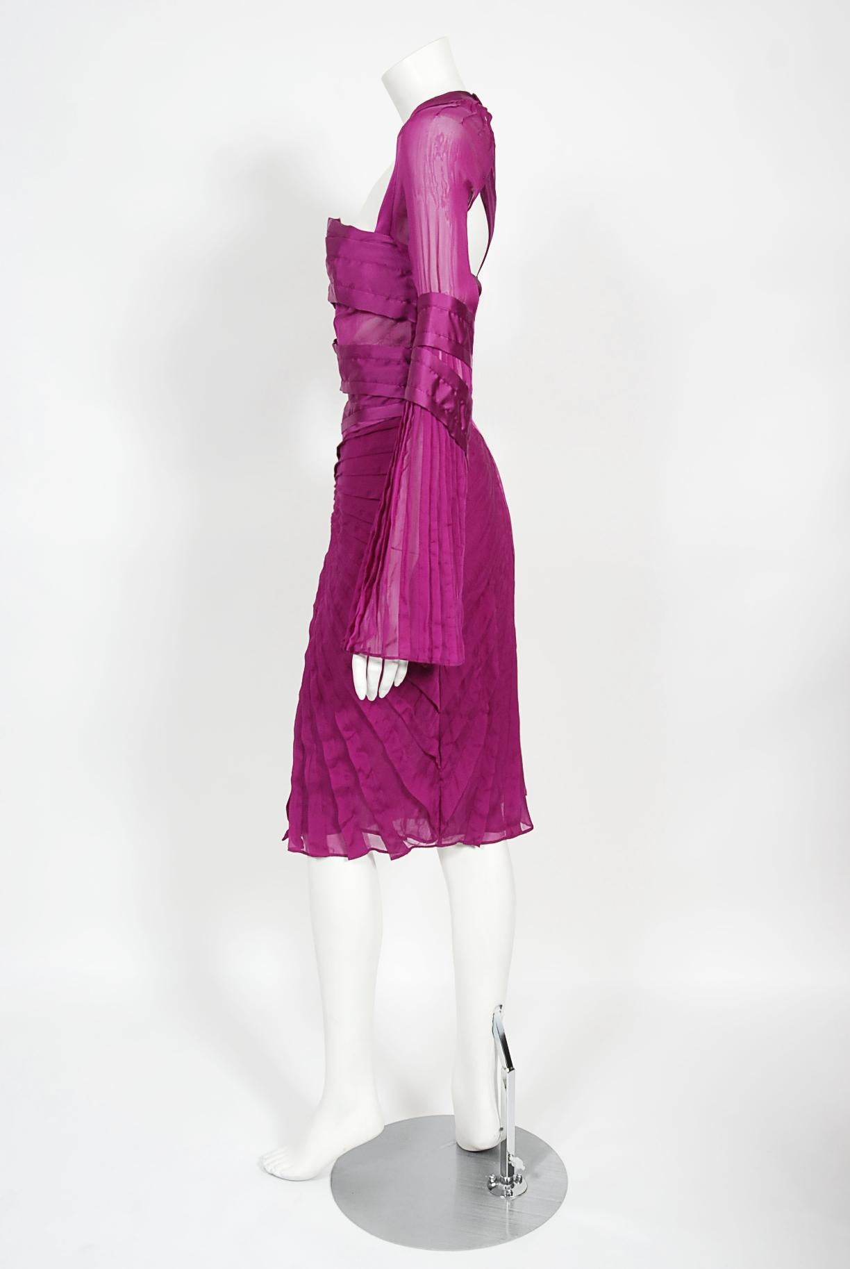 Vintage 2004 Gucci by Tom Ford Pleated Purple Silk Bell Sleeve Cut-Out Dress For Sale 5