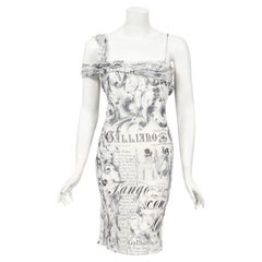 Vintage 2006 John Galliano Dokumentiertes, schräg geschnittenes Seiden-Slipkleid mit Zeitungsdruck im Schrägschnitt 