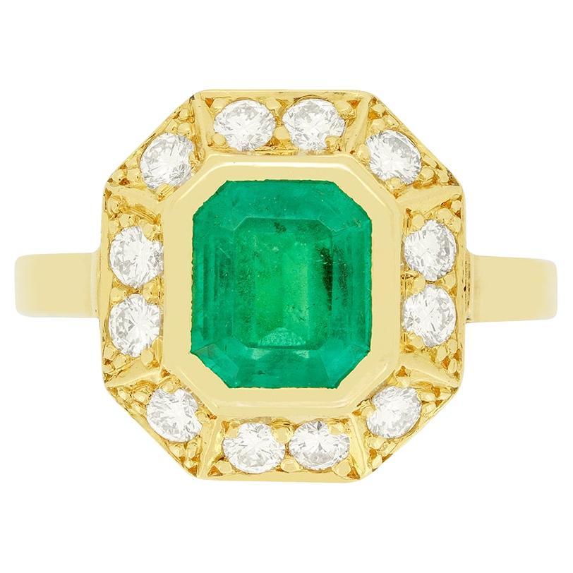Vintage 2.00ct Emerald and Diamond Cluster Ring, c.1960s For Sale