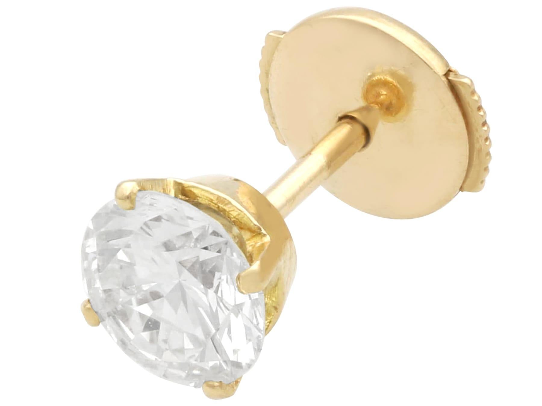 Round Cut 1990s Vintage 2.01 Carat Diamond and Yellow Gold Stud Earrings Circa For Sale