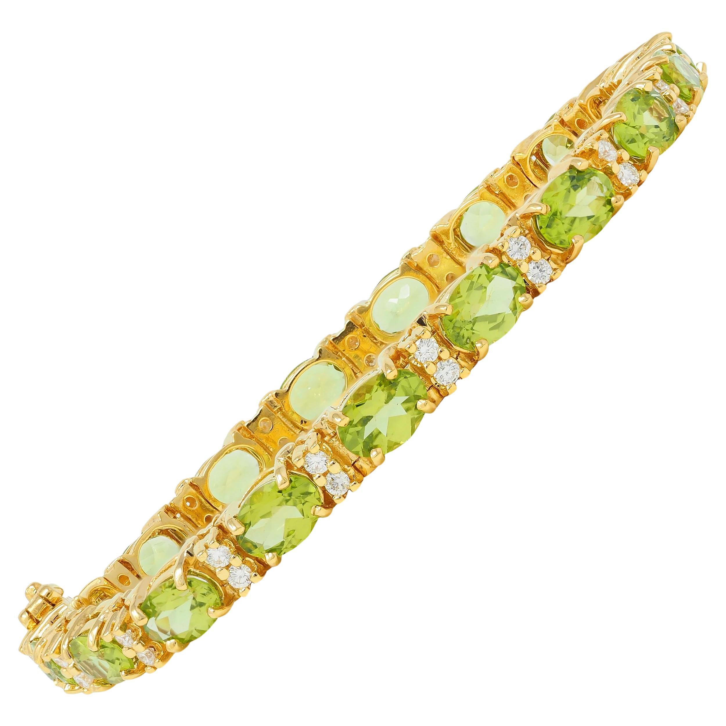 Bracelet ligne vintage en or jaune 18 carats avec péridot taille ovale de 20,14 carats poids total et diamants en vente