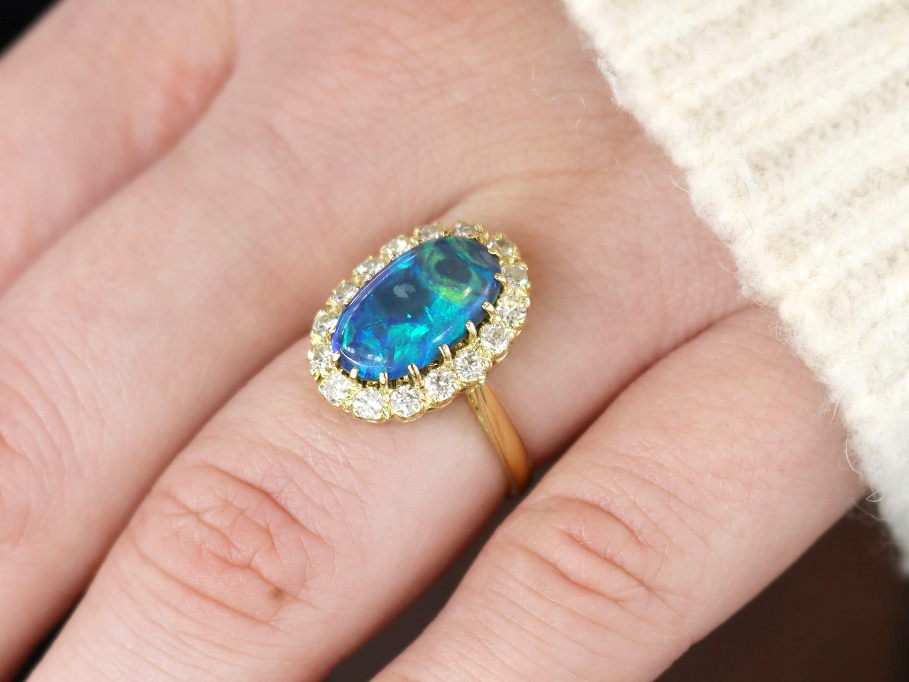Bague vintage en or jaune 18 carats avec opale noire de 2,02 carats et diamants Excellent état - En vente à Jesmond, Newcastle Upon Tyne