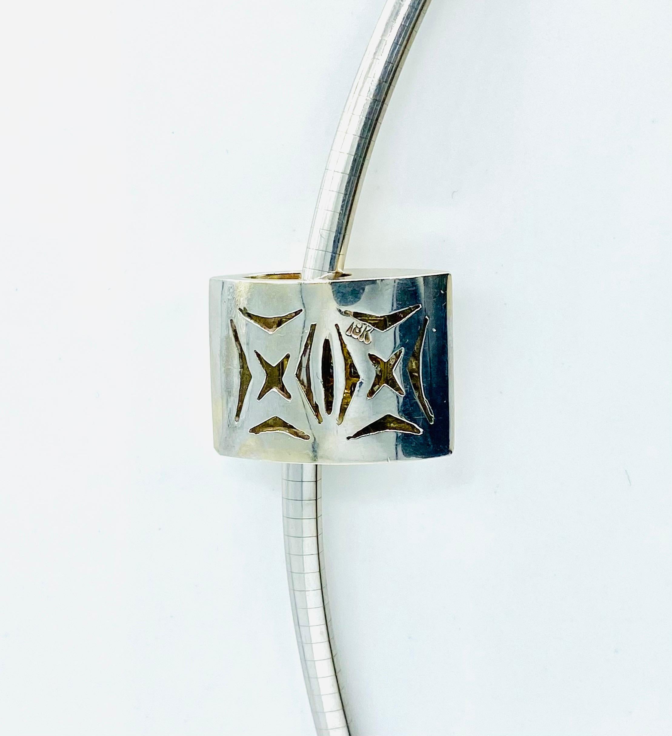 18 Karat Weißgold-Halskette mit 2,03 Karat Diamanten und SELTENem Omega-Anhänger Damen im Angebot