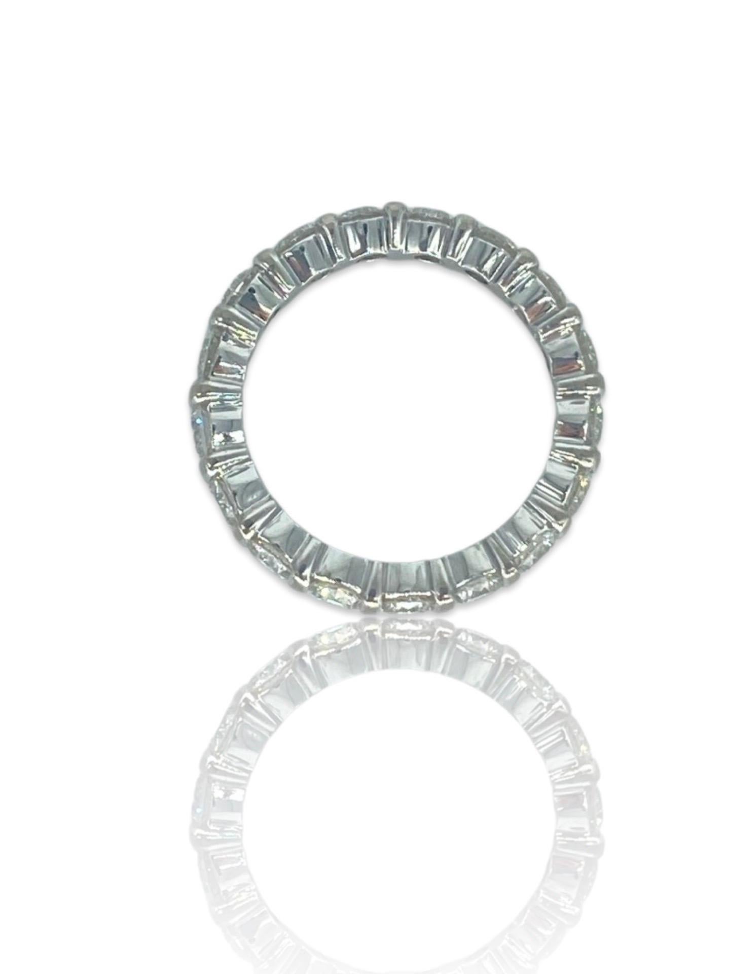 Vintage 2.04 Carat Round Diamonds Eternity Ring 18k White Gold For Sale 5