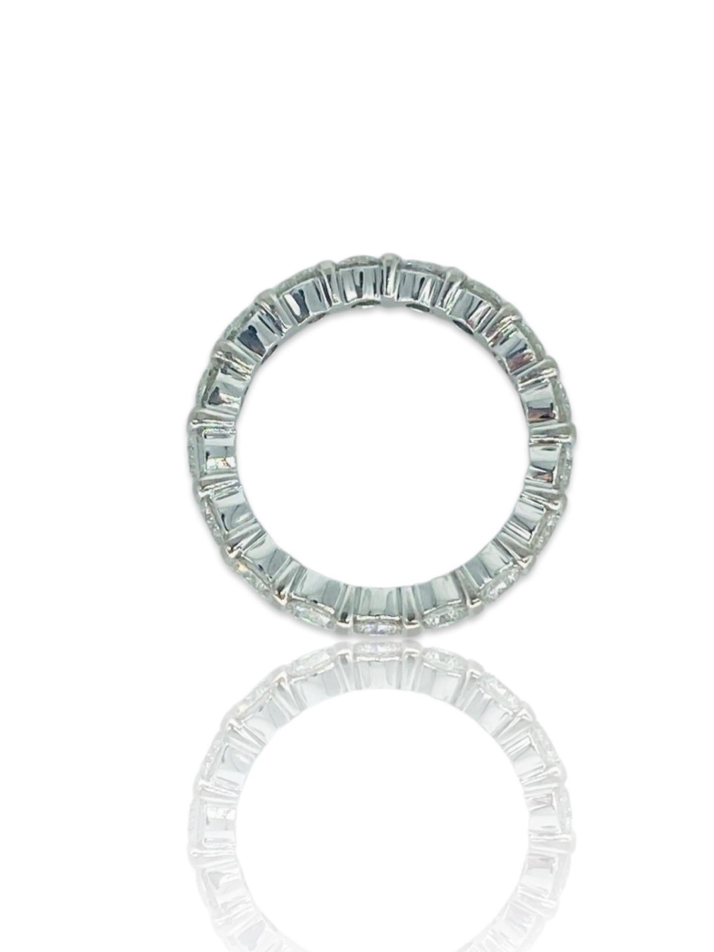 Round Cut Vintage 2.04 Carat Round Diamonds Eternity Ring 18k White Gold For Sale