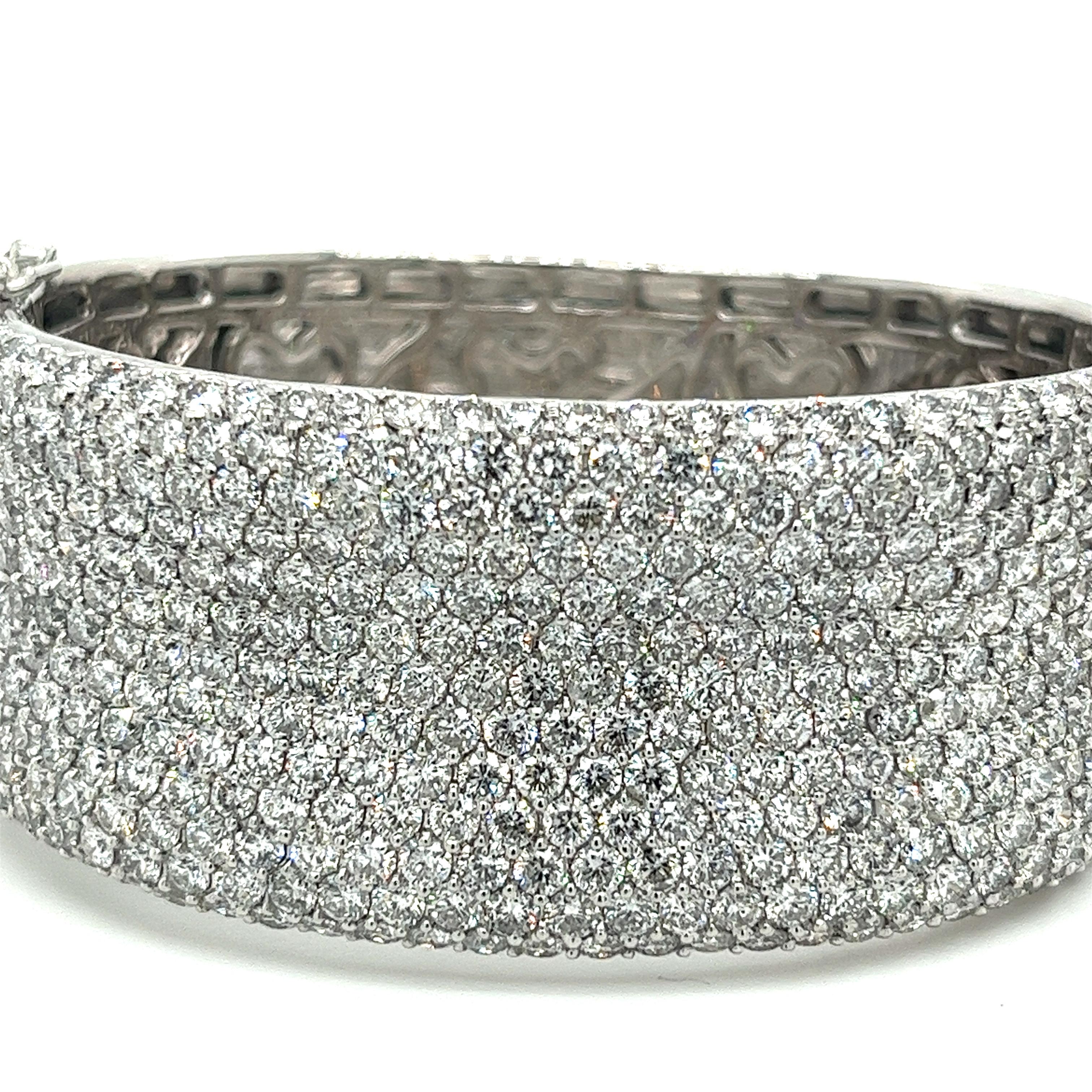 Art Deco Vintage 20.40ctw Round Cut Diamond Encrusted 14k White Gold Bangle Bracelet For Sale