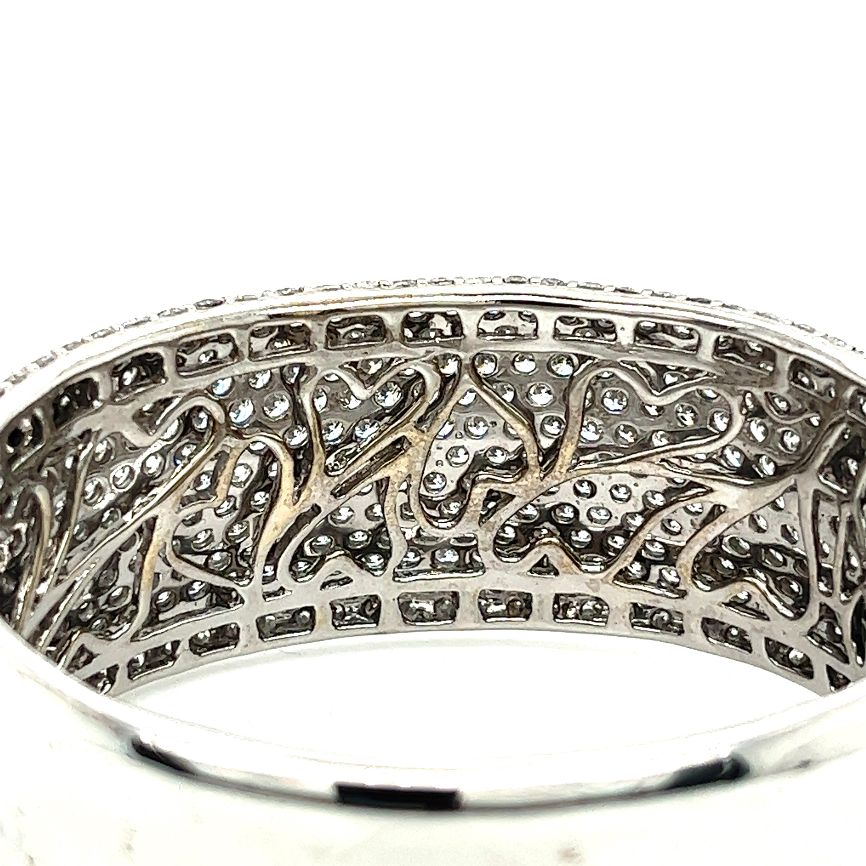 Bracciale vintage con diamanti incrostati in oro bianco 14 carati da 20,40 ct. In condizioni buone in vendita a Miami, FL