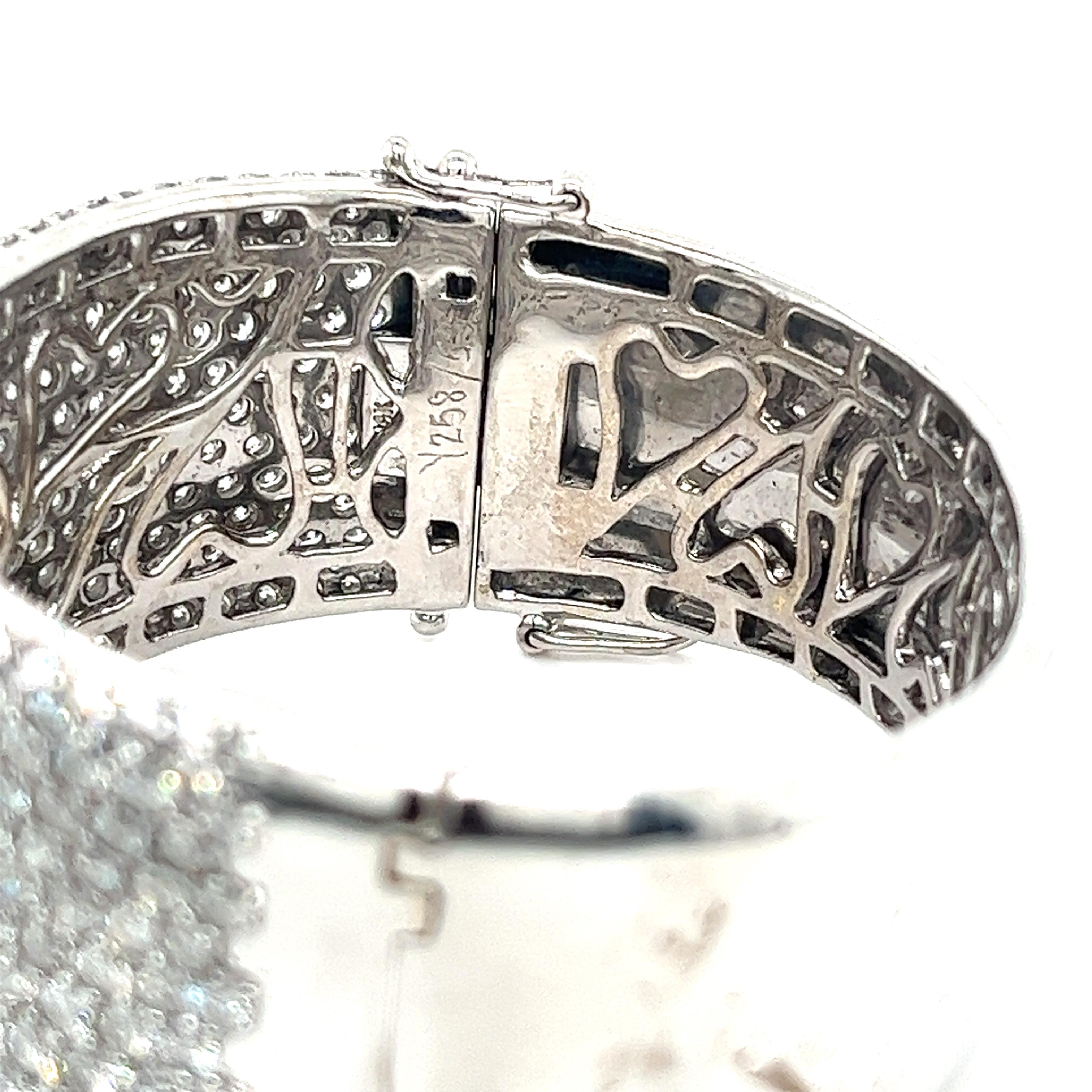 Women's Vintage 20.40ctw Round Cut Diamond Encrusted 14k White Gold Bangle Bracelet For Sale